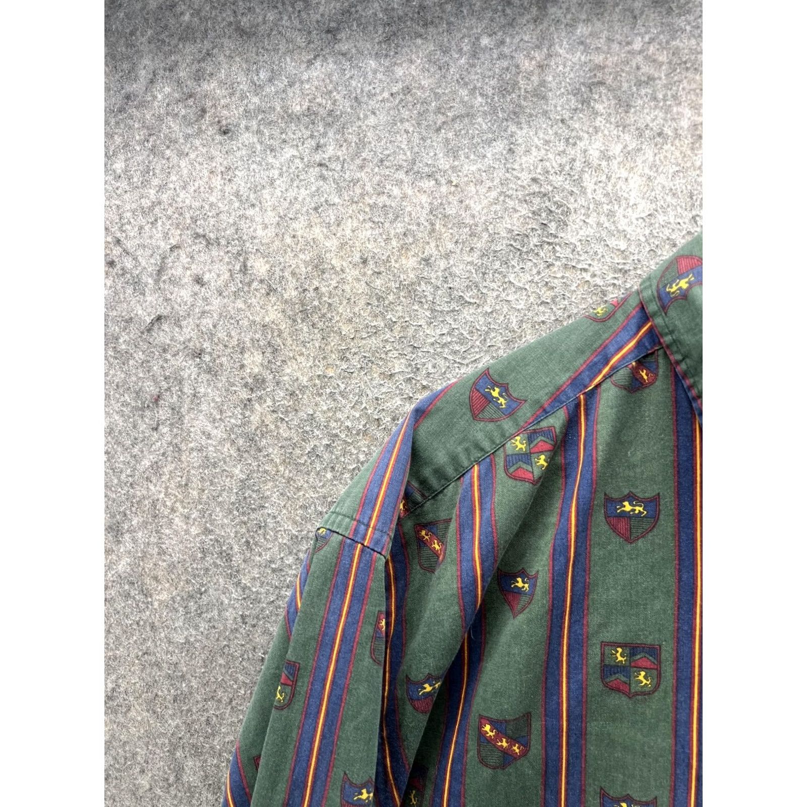 Tommy Hilfiger VINTAGE Tommy Hilfiger Shirt Mens Large Green Stripe Button Front Crest Shirt Size US L / EU 52-54 / 3 - 7 Thumbnail