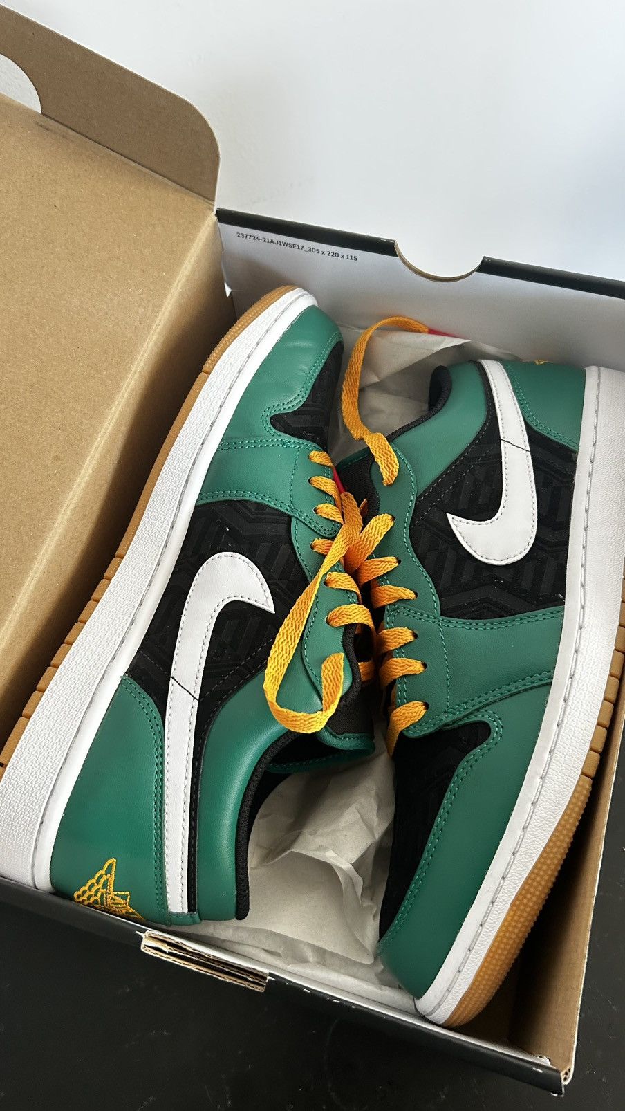 Jordan Brand Air Jordan 1 Low SE Size US 10.5 / EU 43-44 - 4 Thumbnail