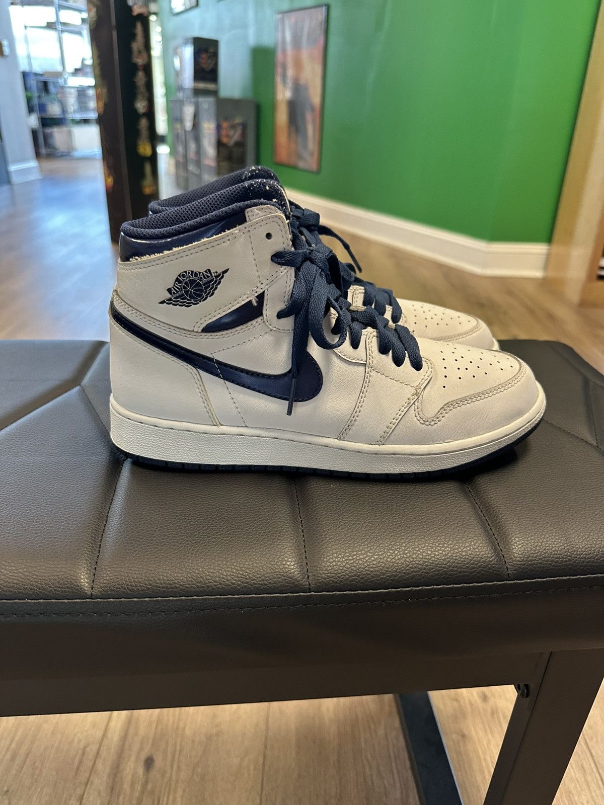 Nike Jordan 1 retro Size US 6.5 / EU 39-40 - 1 Thumbnail