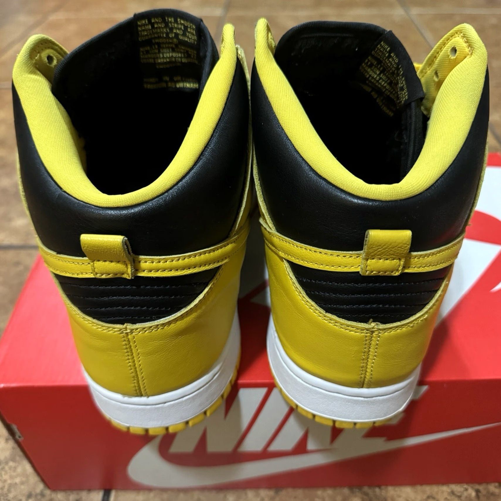 Nike **Nike Dunk High SP Varsity Maize Iowa Size 13 Wu Tang Yellow Black** User: **Nike Dunk High SP Size 13 Varsity Maize Iowa Wu Tang Yellow Black** Size US 9 / EU 42 - 3 Thumbnail