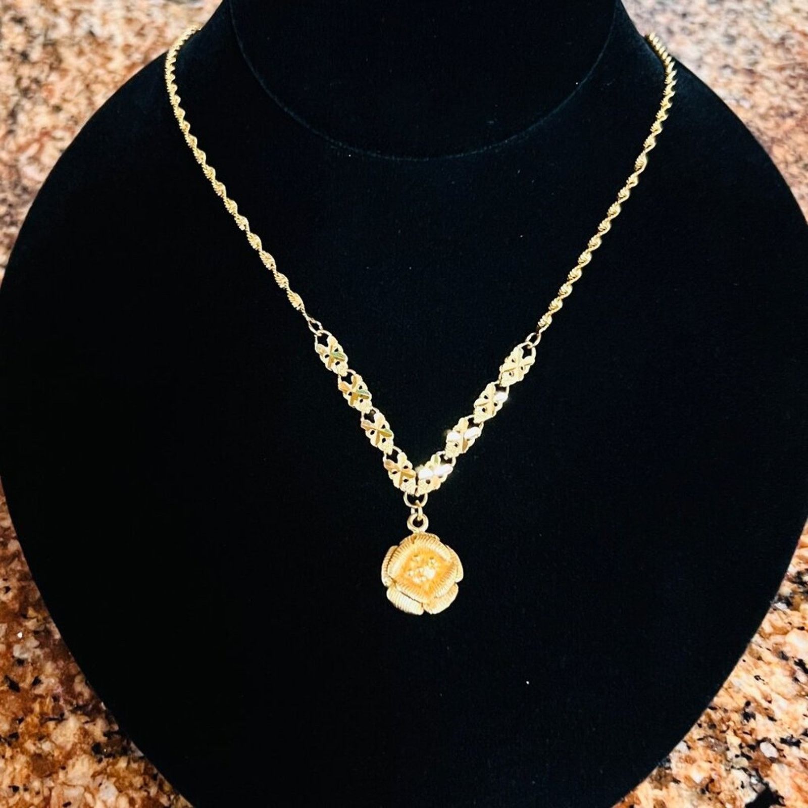 & Other Stories 18 kt. Gold Plated Flower Necklace Size ONE SIZE - 1 Thumbnail