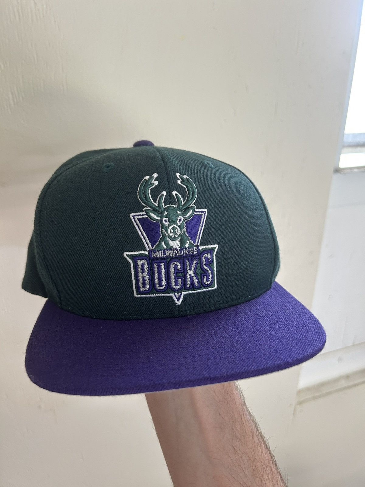 Vintage Milwaukee Bucks Mitchell & Ness Snapback NBA Hat Size ONE SIZE - 1 Thumbnail
