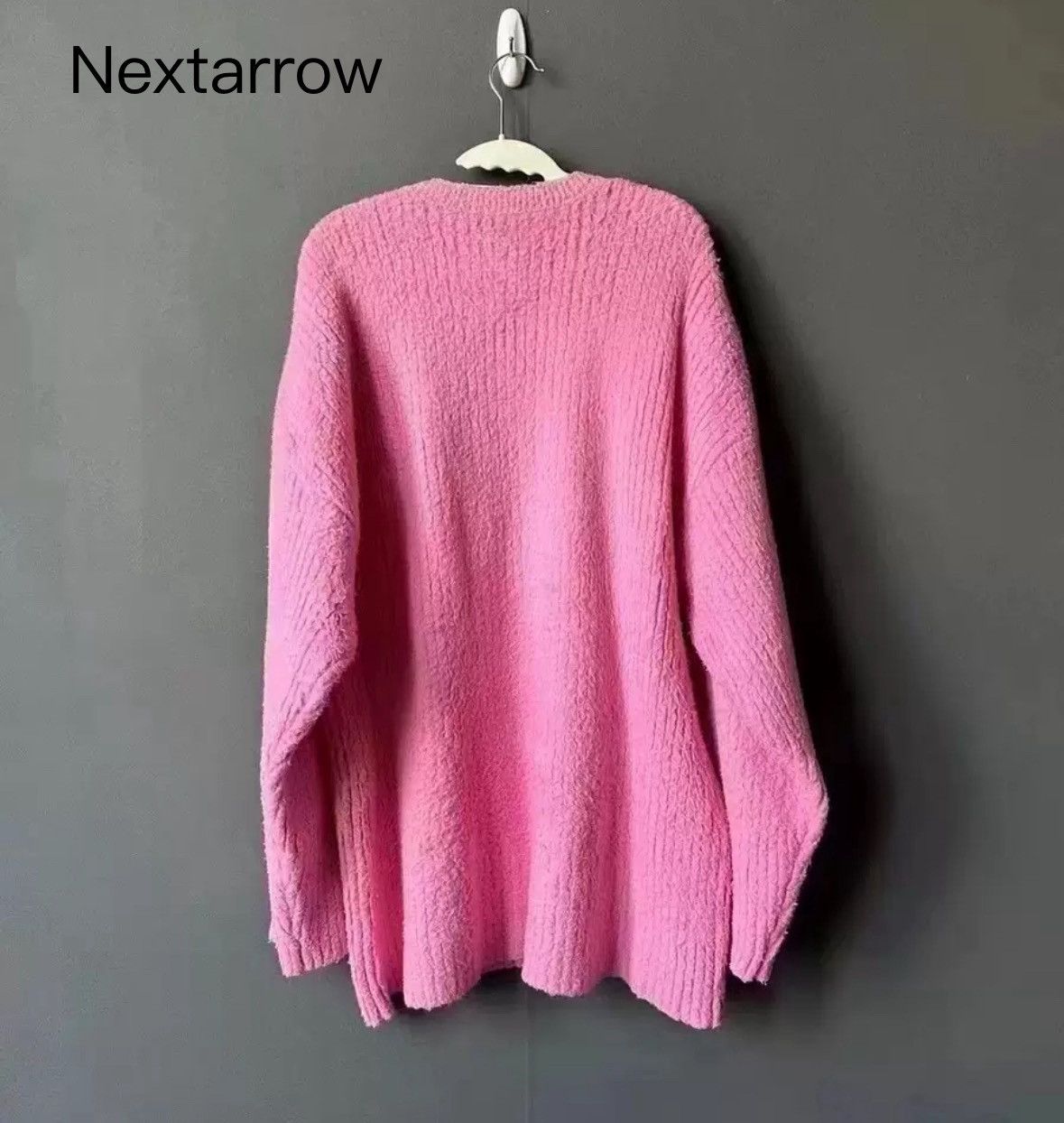 Balenciaga Balenciaga Pink Teddy Sweater2412-Nextarrow Size US XS / EU 42 / 0 - 2 Thumbnail