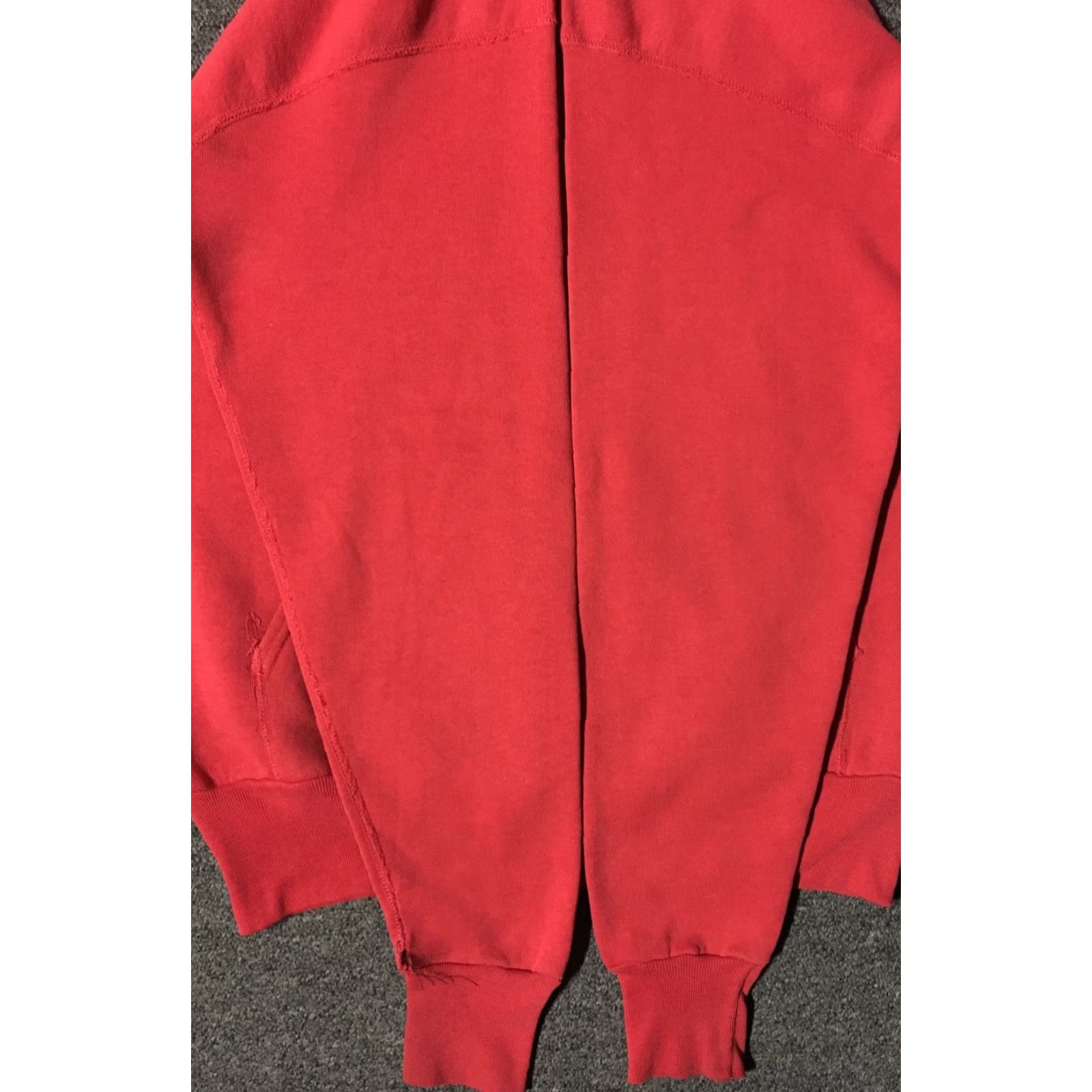 Vintage VINTAGE Medallion Hoodie Shirt Adult M Red 80s 90s Distressed Faded Vintage USA Track Punk Grunge Skate Surf Biker Punk Made in the USA Size US M / EU 48-50 / 2 - 6 Thumbnail