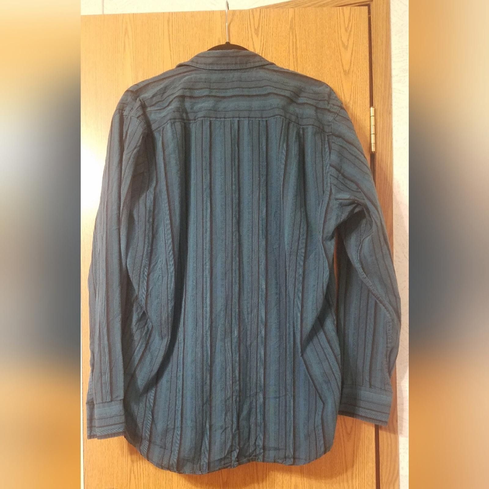 Van Heusen Van Heusen Striped Button-Up Shirt 16-16 1/2 Size 42R - 2 Thumbnail