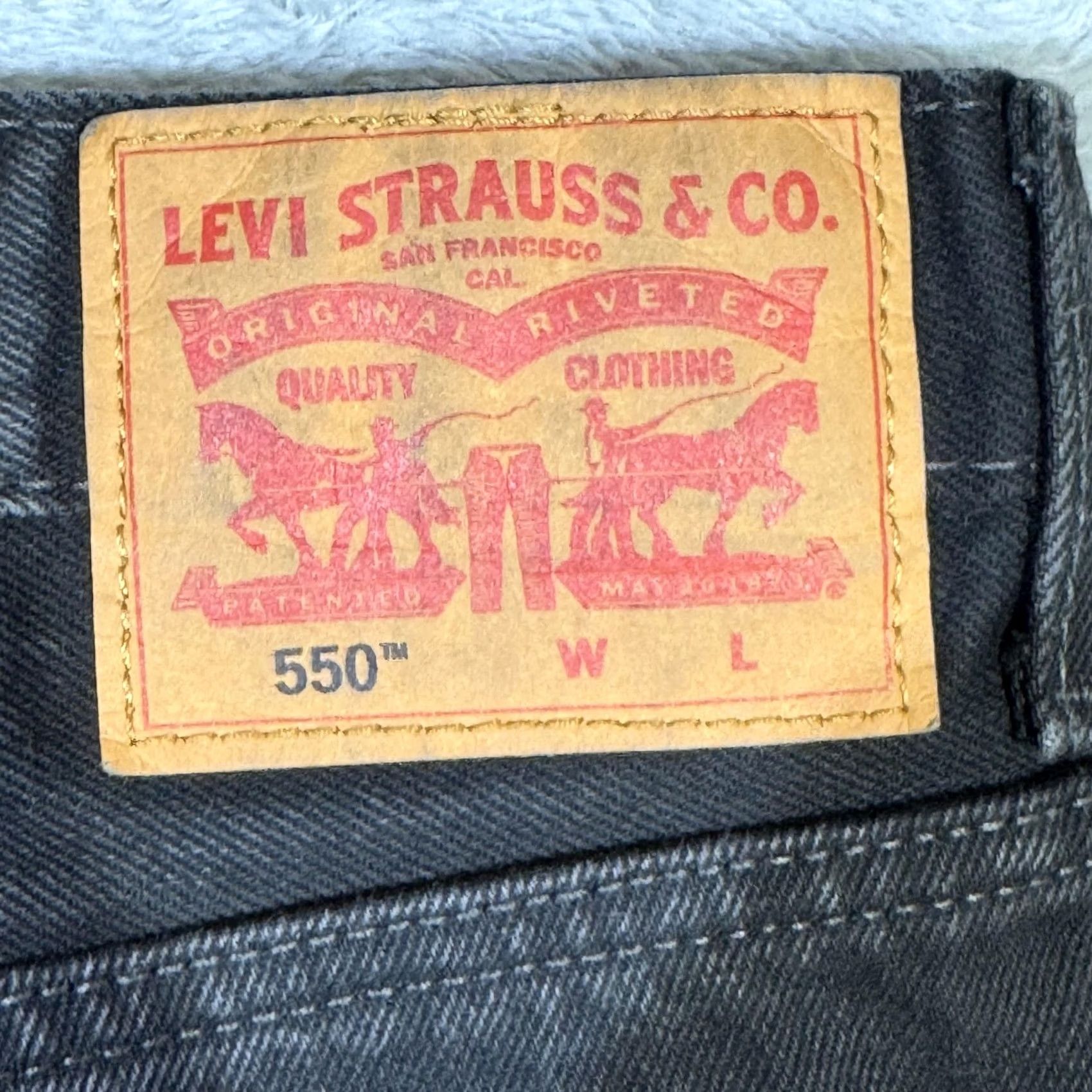 Levi's VINTAGE Levis 550 Jeans Mens 44x30 Black Relaxed Fit Tapered Leg Denim Zip Fly Size US 44 / EU 60 - 3 Thumbnail