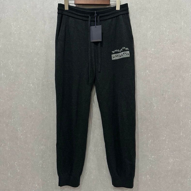 Louis Vuitton Louis Vuitton size m Alphabetical corset knit sweatpants Size US 28 / EU 44 - 1 Thumbnail