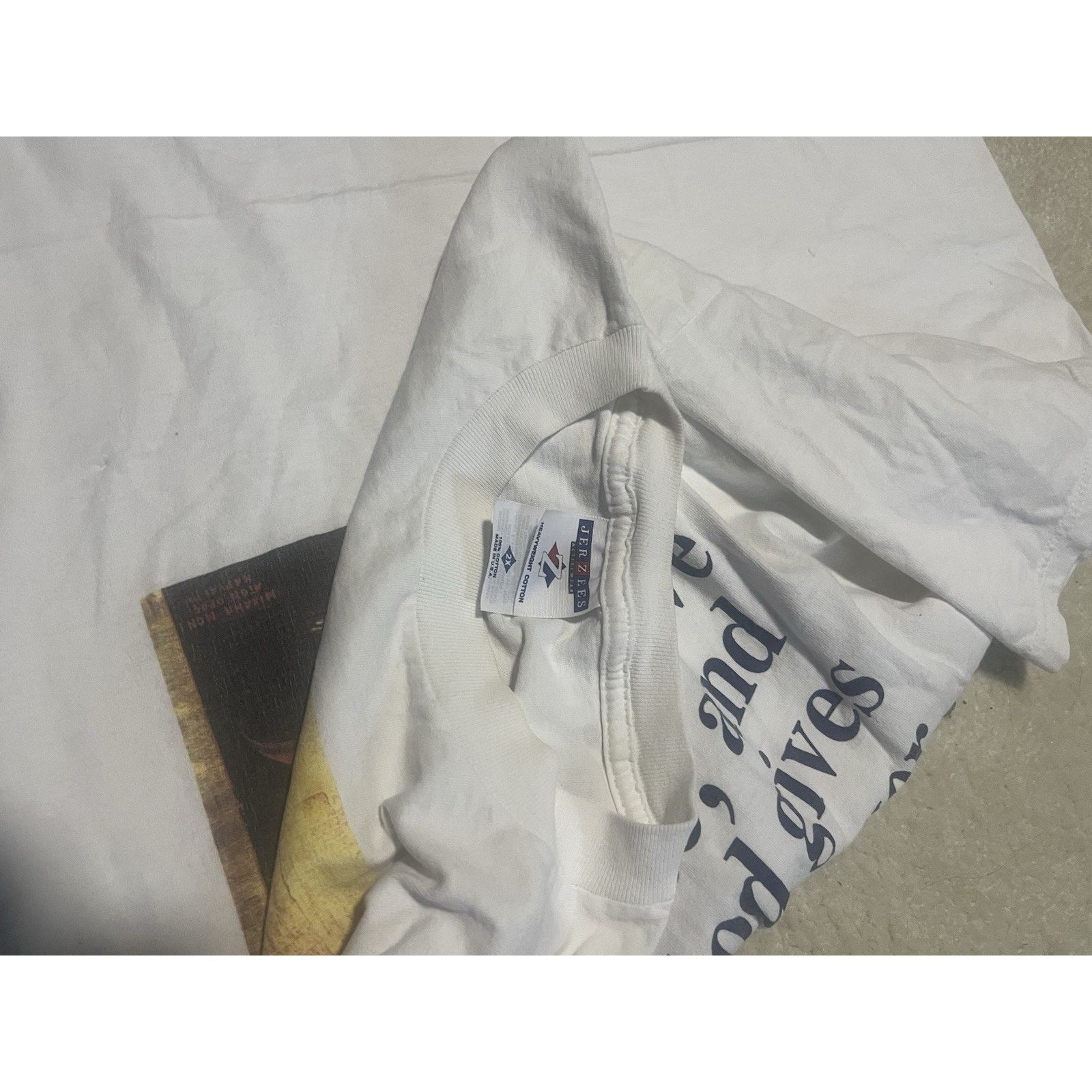 Other Vintage Virgin Mary “Sweet Kissing” Religious Jesus Tshirt Size US XXL / EU 58 / 5 - 4 Thumbnail