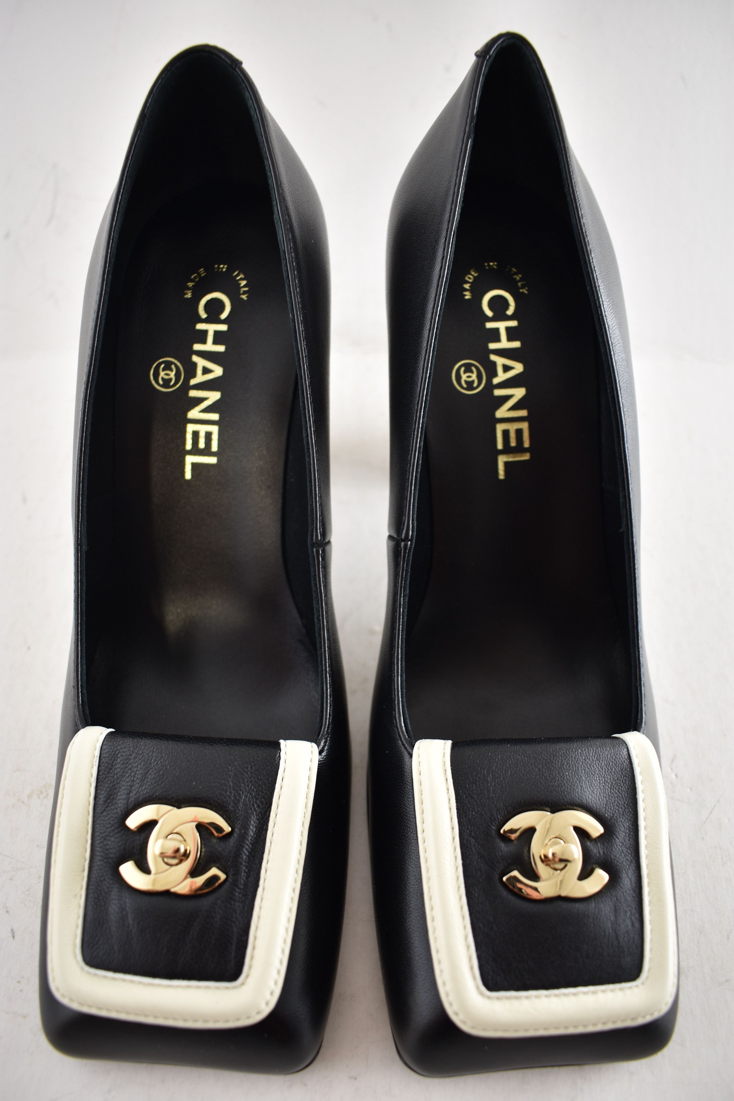 Chanel 26S Blazy White Square Toe Turnlock CC Block Heel Pump 40 Size US 10 / IT 40 - 6 Thumbnail