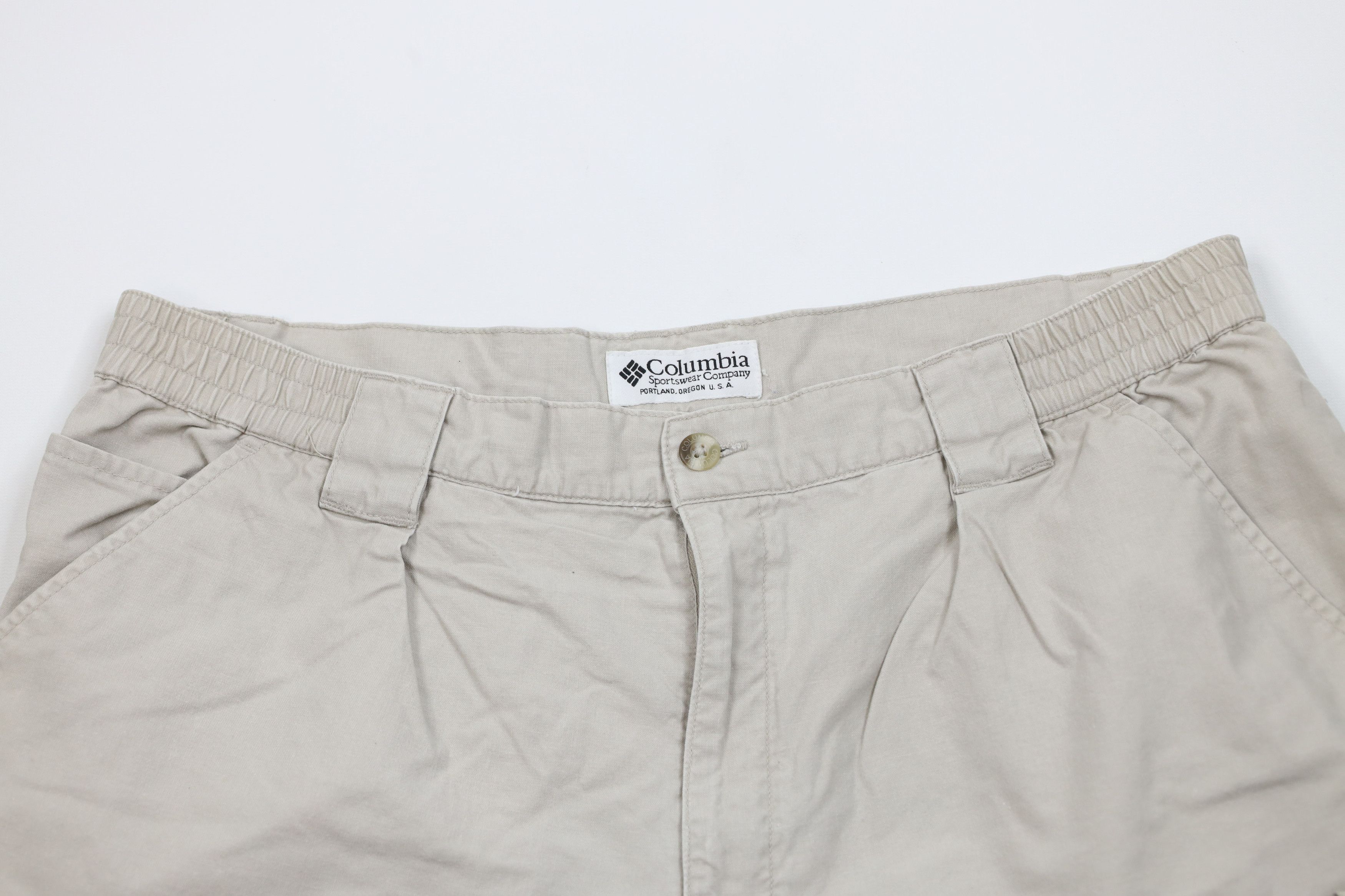 Columbia Vintage Columbia Above Knee Trekking Cargo Shorts Beige Size US 36 / EU 52 - 2 Thumbnail