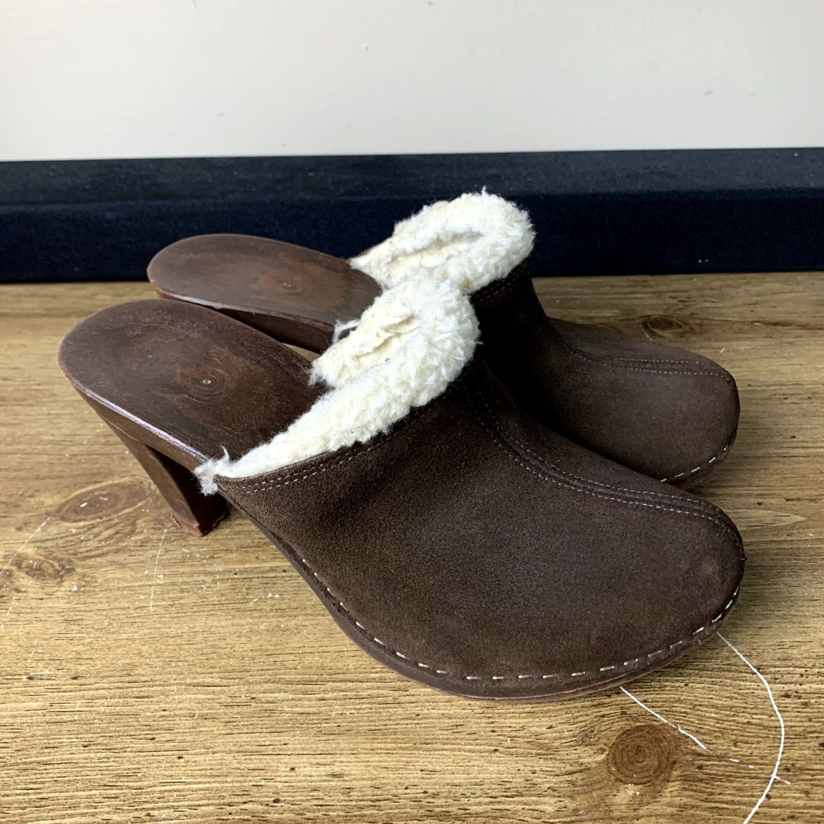 Vintage Brown Leather Mules Clogs Women Size 8 Heel Faux Fur Italy Made Size US 8 / IT 38 - 2 Thumbnail