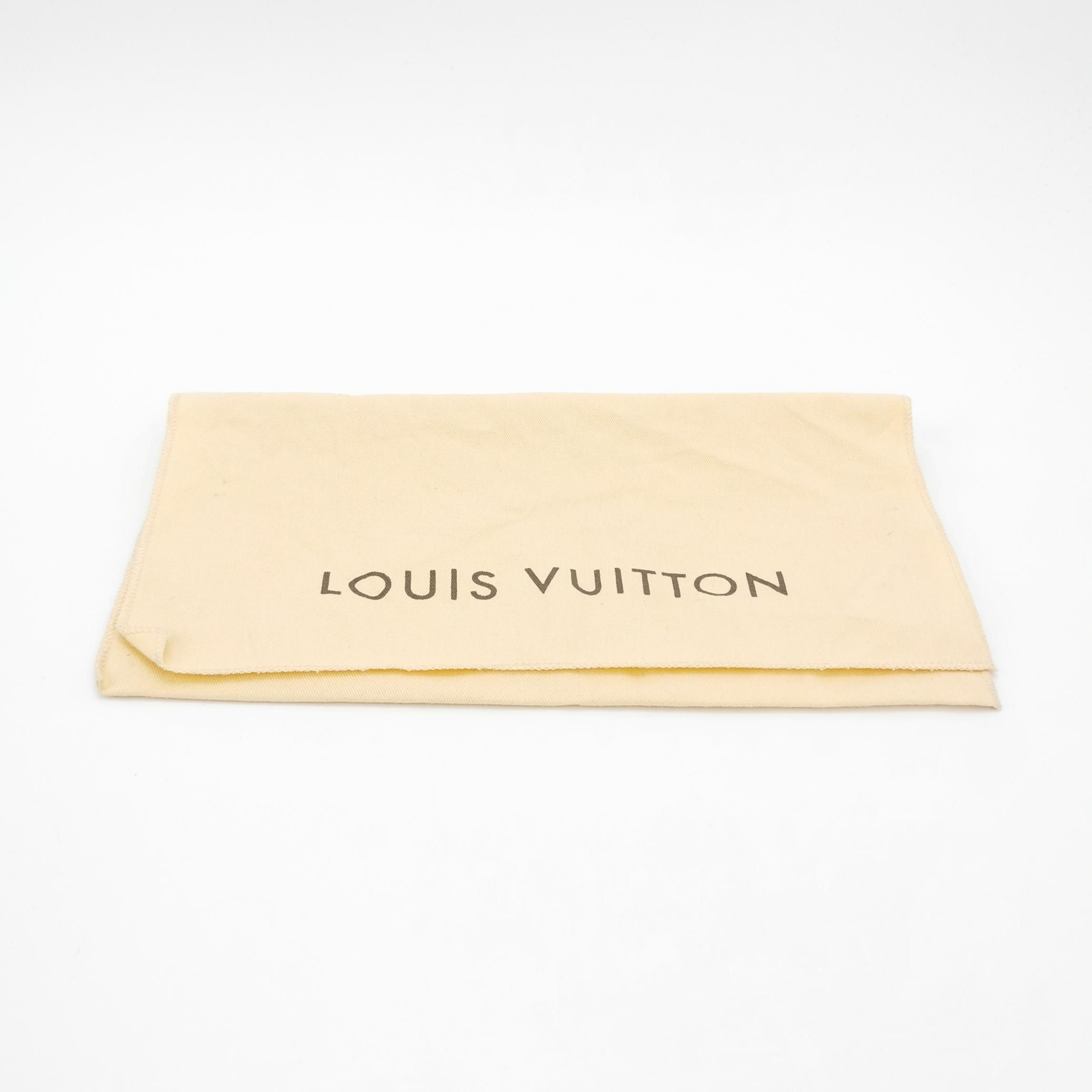 Louis Vuitton Louis Vuitton (LV) toiletry bag cowhide solid color water r Size ONE SIZE - 3 Thumbnail
