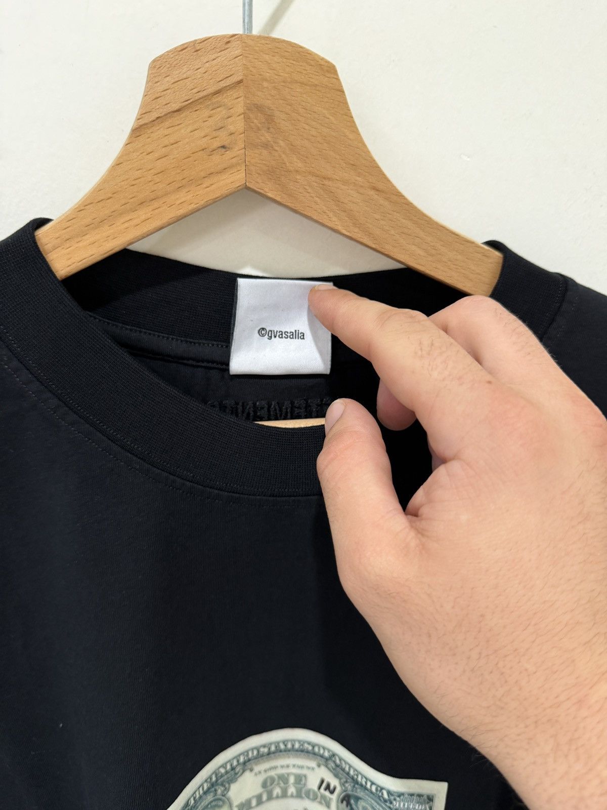 Vetements Vetements “One jn a Million” Black Tee Size US L / EU 52-54 / 3 - 10 Thumbnail
