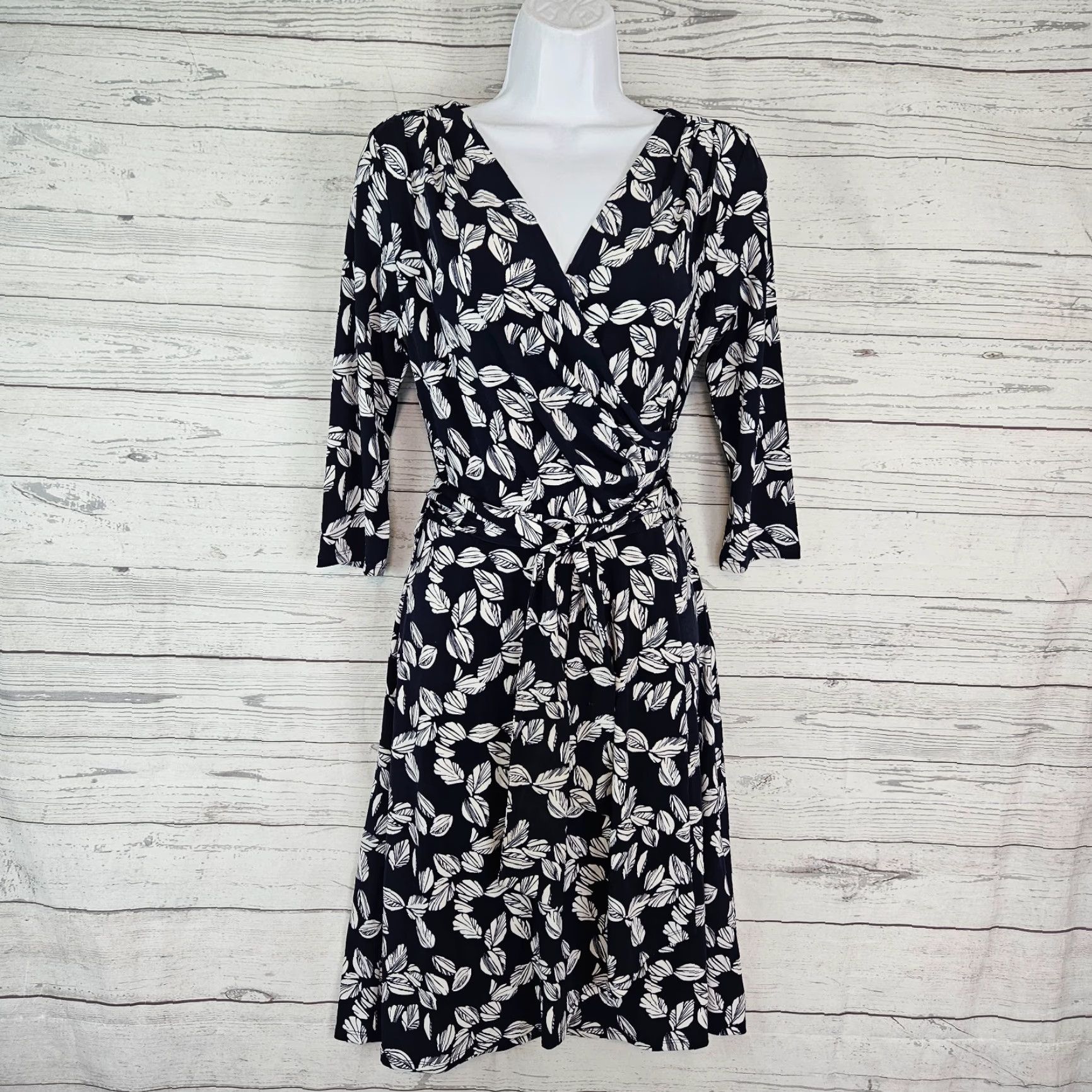 Vintage VINTAGE 41 Hawthorn Womens Dress Blue White Leaf Print 3/4 Sleeve Belted Small KS? Size S / US 4 / IT 40 - 2 Thumbnail