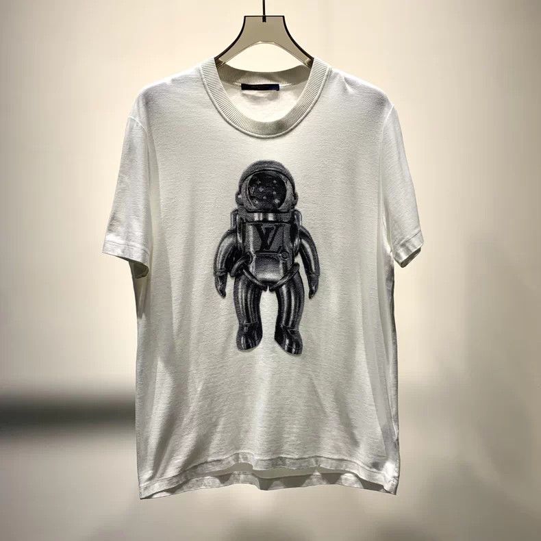 Louis Vuitton Louis Vuitton Astronaut Logo Print T-Shirt - dmc Size US L / EU 52-54 / 3 - 1 Thumbnail