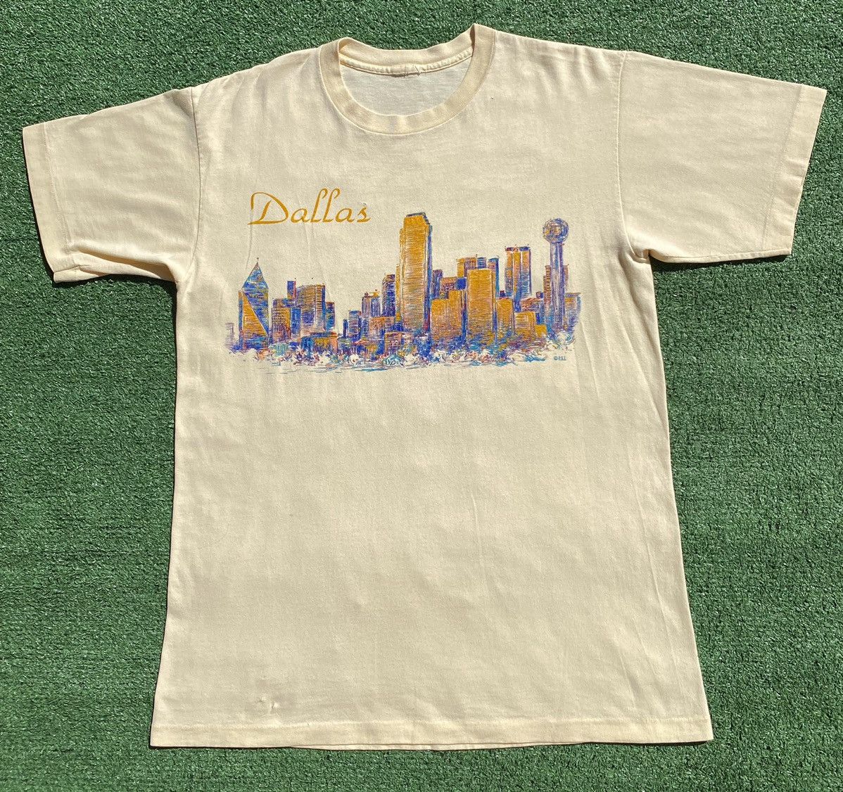 Other Vintage 90’s Dallas Texas City Skyline Distressed T-Shirt Size US M / EU 48-50 / 2 - 1 Thumbnail