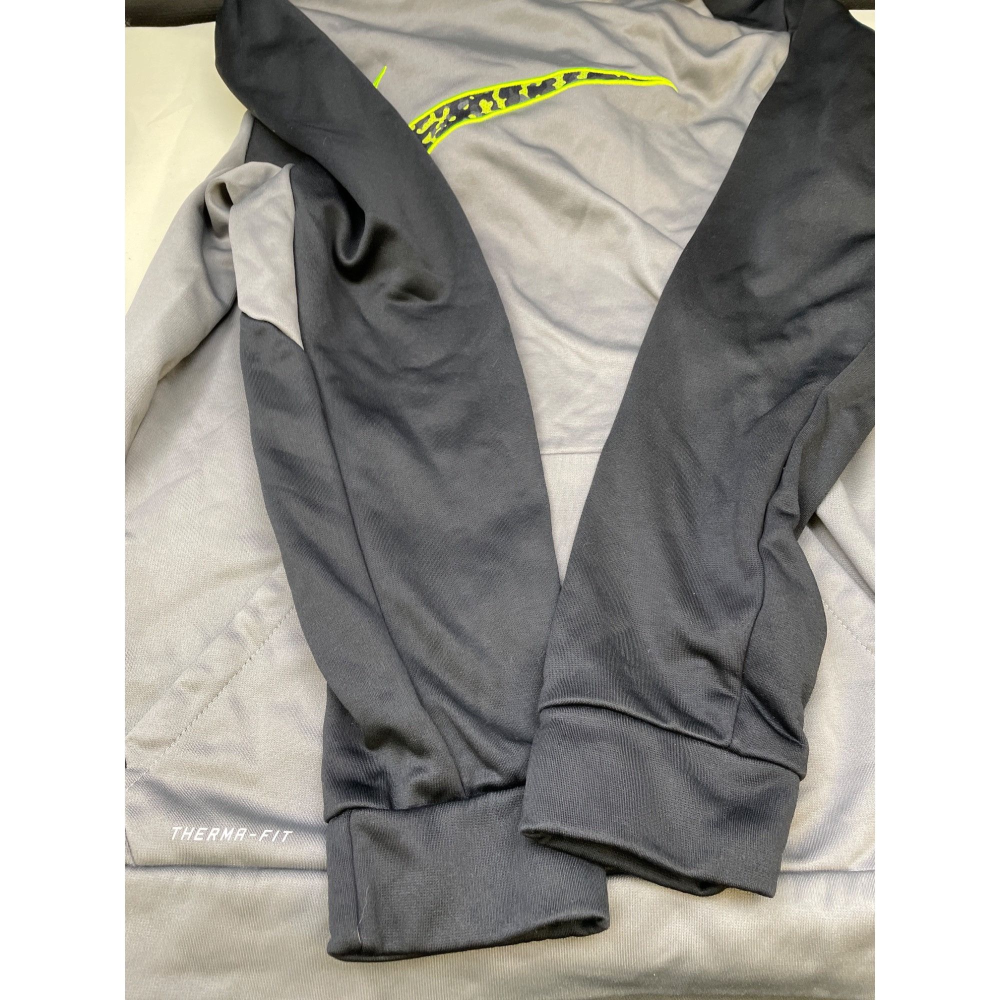 Nike Nike Therma Fit Men's Gray & Green Hoodie/Pull over/Sweatshi Size US L / EU 52-54 / 3 - 7 Thumbnail