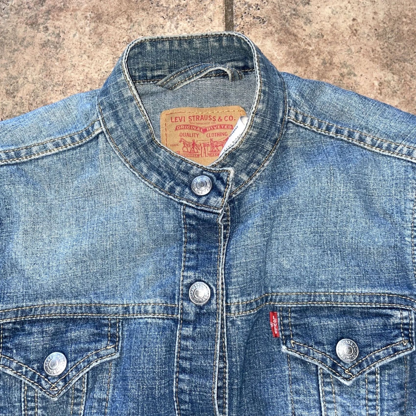 Levi's Levi's blue denim jacket Womens M snap button jacket Casual Denim Basic Jacket Mens? Ladies? Size M / US 6-8 / IT 42-44 - 2 Thumbnail