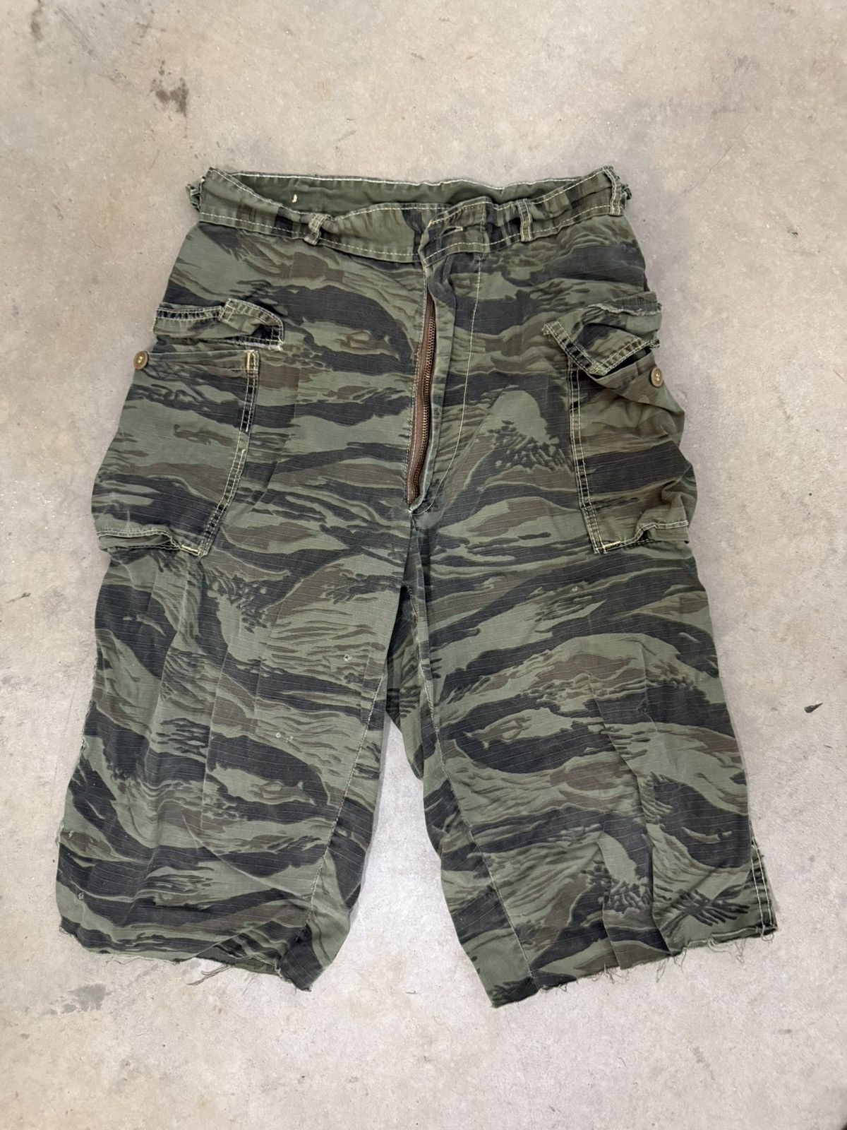 Vintage vintage camo shorts Size US 28 / EU 44 - 1 Thumbnail