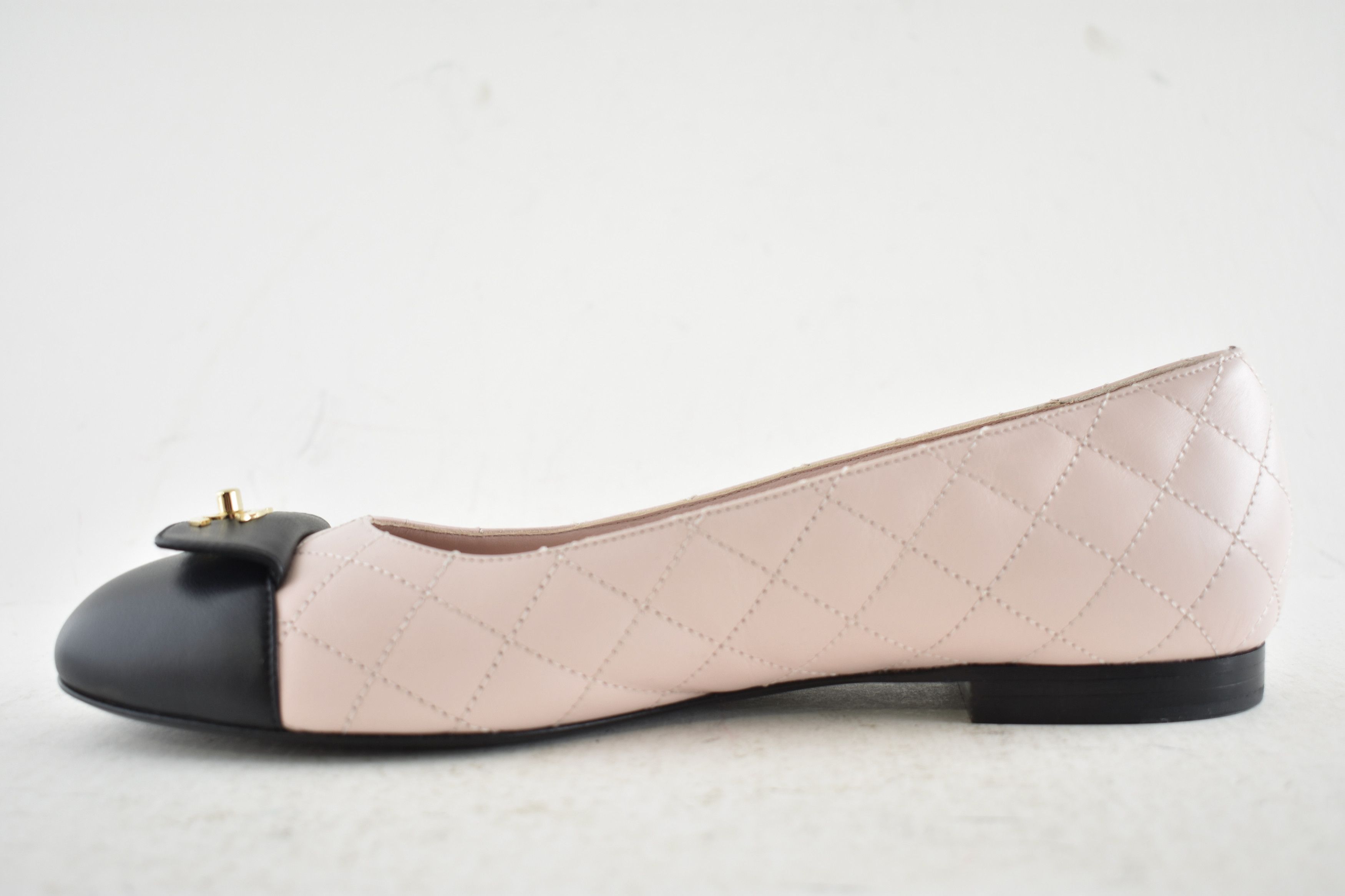 Chanel Chanel 24B Pink Black Turnlock Gold CC Logo Ballet Flat 38 Size US 8 / IT 38 - 12 Thumbnail