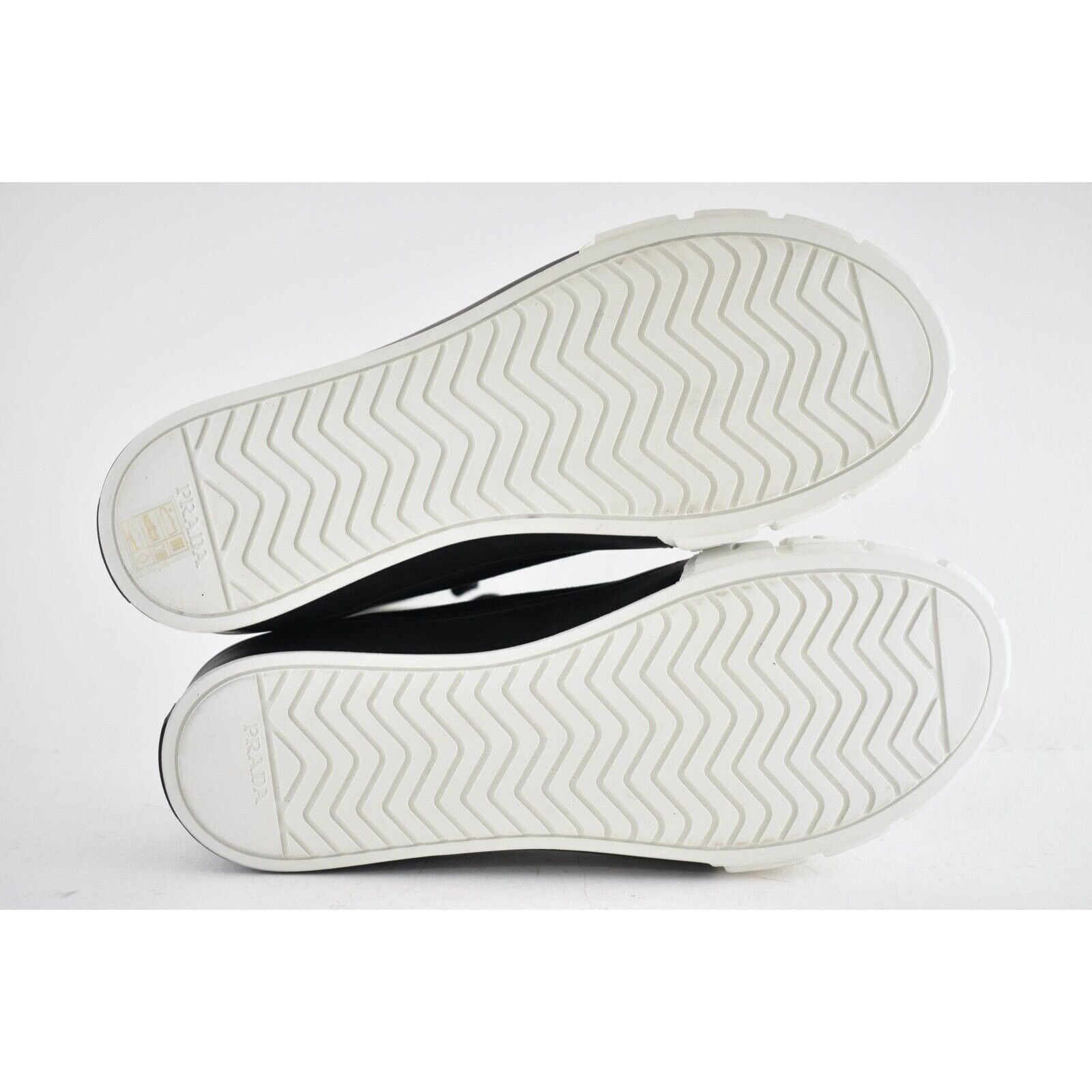 Prada Prada Mens Wheel Black White Logo Flat Size US 8 / EU 41 - 12 Thumbnail