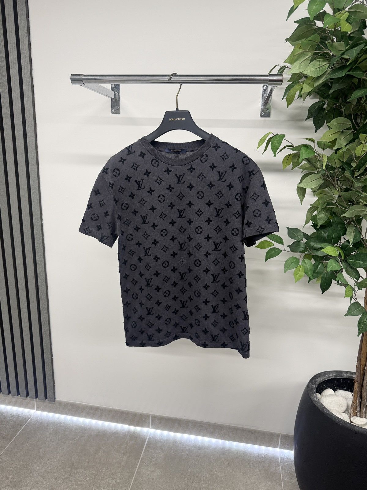 Louis Vuitton Louis Vuitton Monogram T-Shirt In Grey RRP £1090 Size US S / EU 44-46 / 1 - 1 Thumbnail