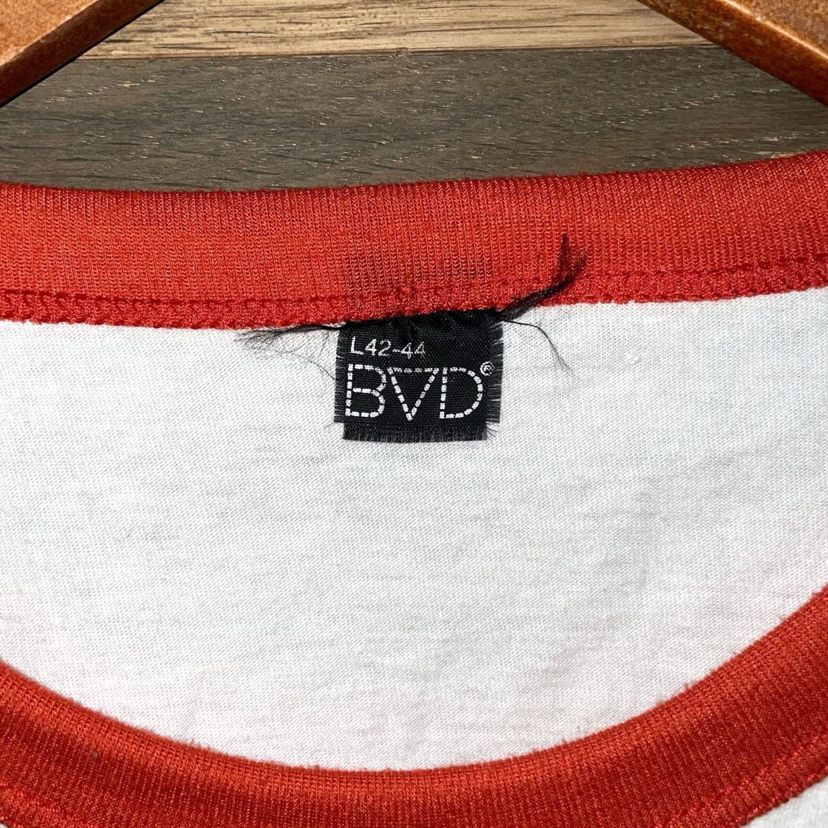 Vintage VINTAGE B.V.D T-Shirt Mens Size L White Bird Embroidered San Blas Graphic Tee Mens L White Bird Embroidered Size US L / EU 52-54 / 3 - 4 Thumbnail