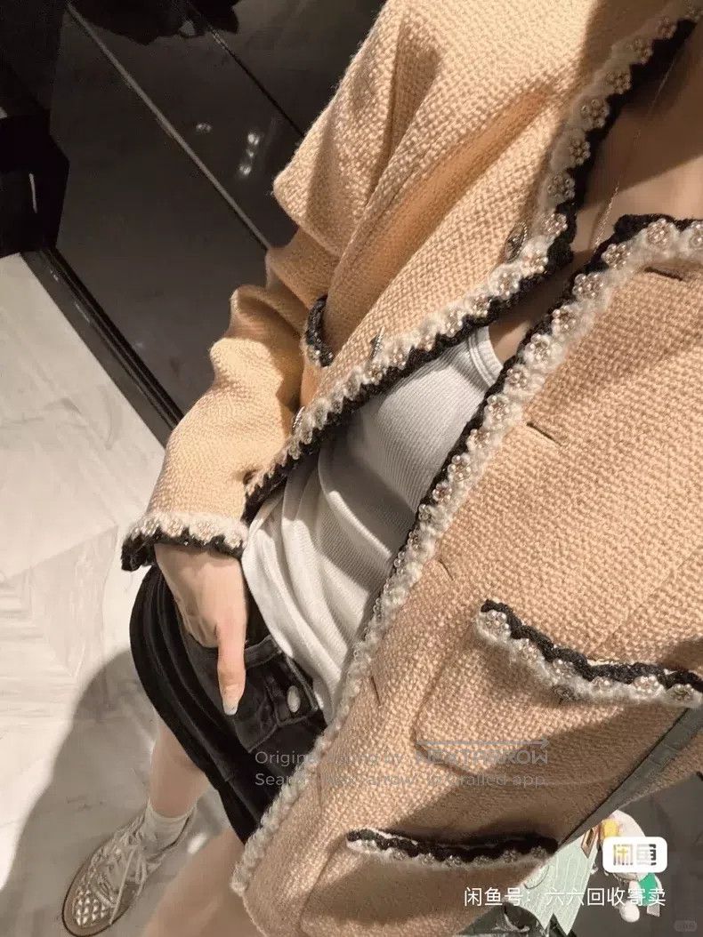 Chanel Chanel 24A pearl rolled coat Size XS / US 0-2 / IT 36-38 - 2 Thumbnail
