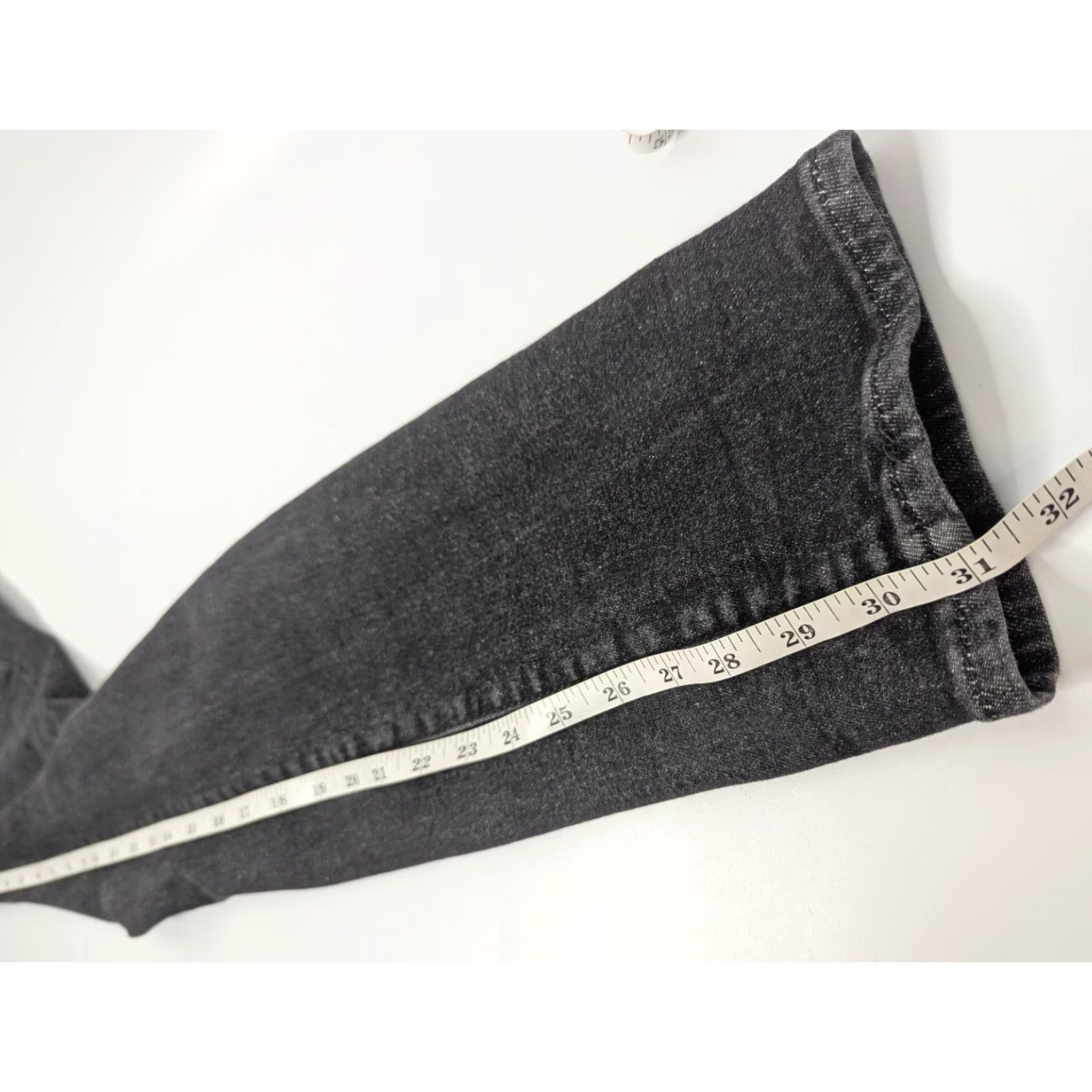 Levi's VINTAGE Levi's 501 Jeans Mens 28x32 Straight Regular Button Fly Black Denim Size US 28 / EU 44 - 7 Thumbnail