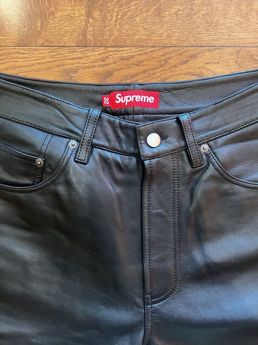 Supreme baggy leather short 