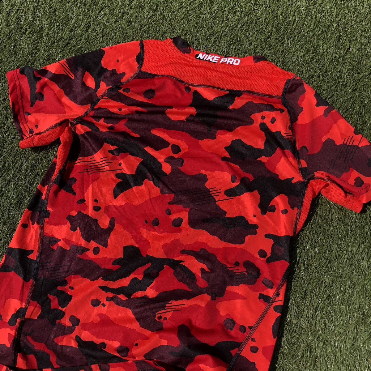 Nike Nike pro short sleeve sweatshirt Size US L / EU 52-54 / 3 - 6 Thumbnail
