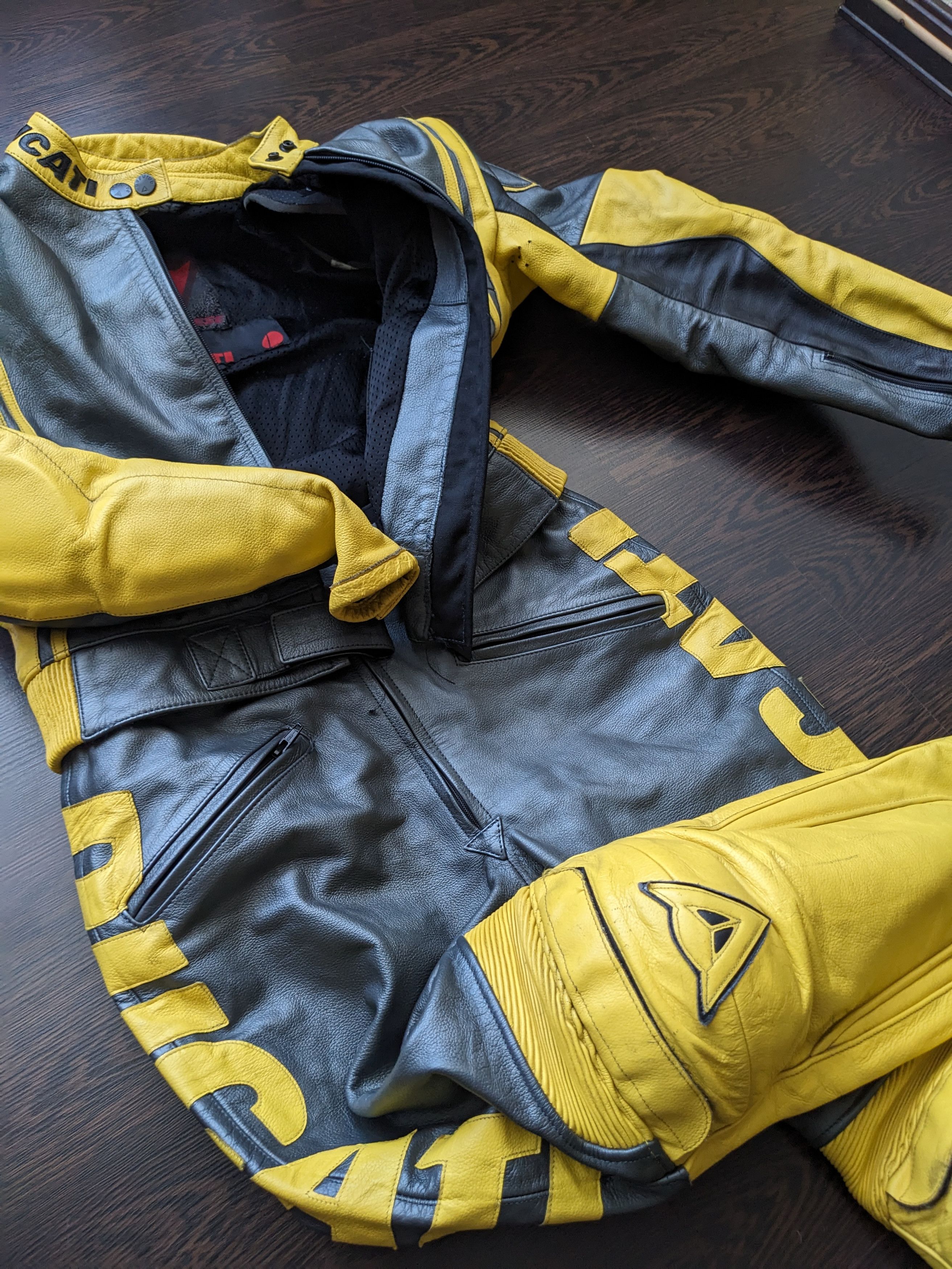 Dainese × Vintage Dainese Ducati Stripe 2 piece Suit Leather Moto Vintage 46 Size S / US 4 / IT 40 - 15 Thumbnail