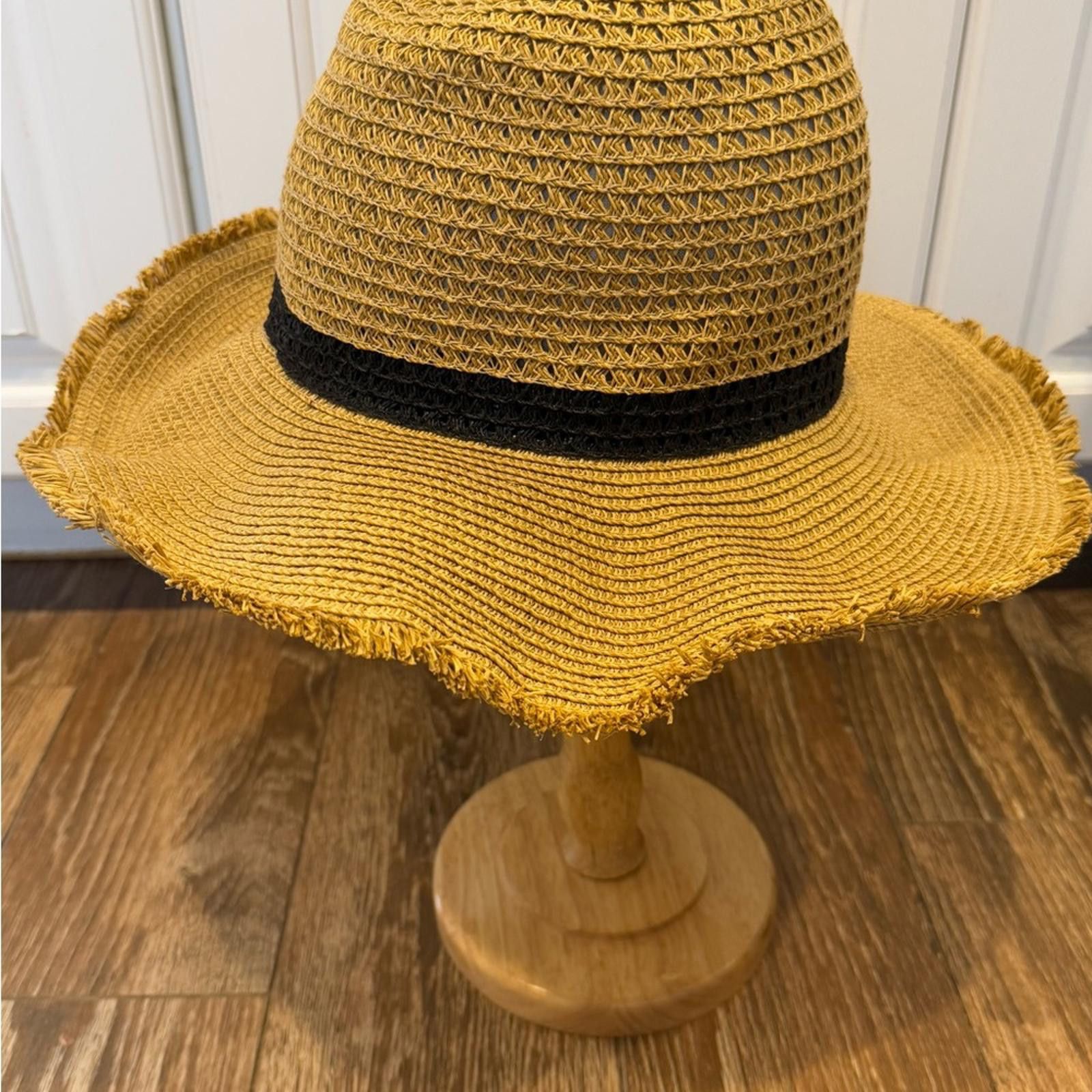 Target Basics Target tan straw brimmed hat black trim Size ONE SIZE - 4 Thumbnail