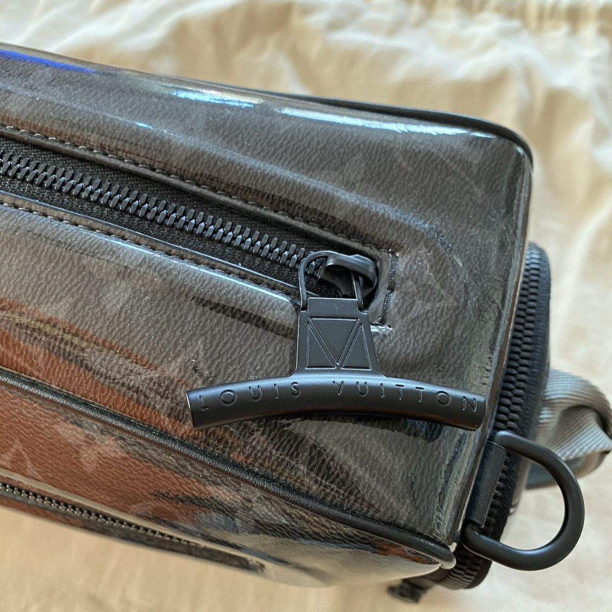 Louis Vuitton 1 of 1 Runway FW18 Black Glaze Camera Bag Size ONE SIZE - 4 Thumbnail