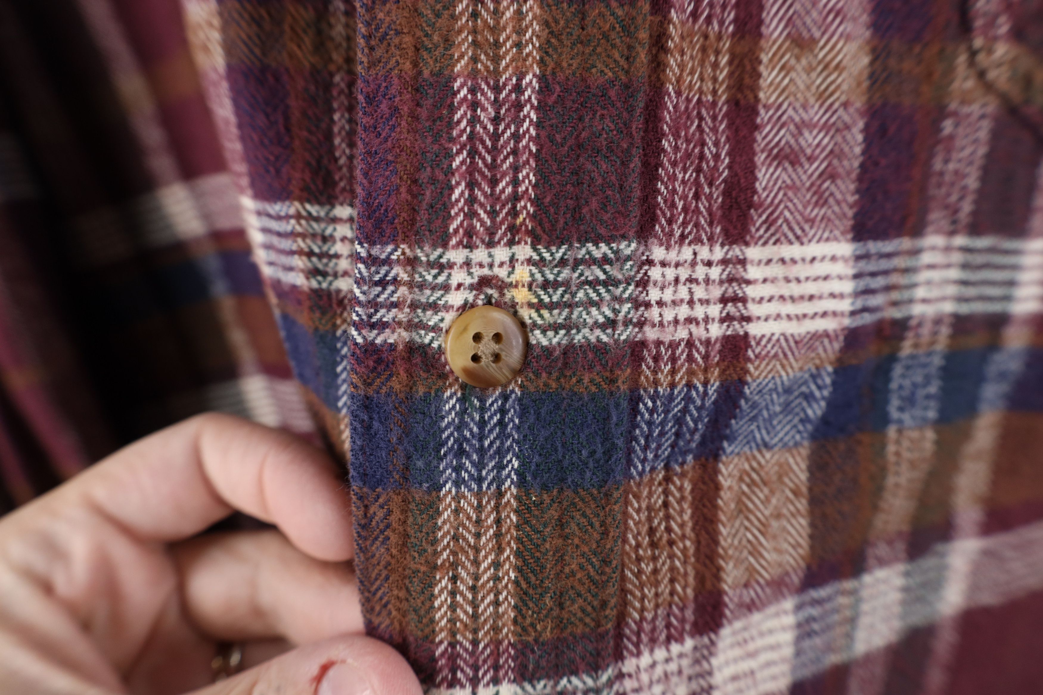 Eddie Bauer Vintage 90s Eddie Bauer Bainbridge Collared Button Shirt Size US XL / EU 56 / 4 - 4 Thumbnail