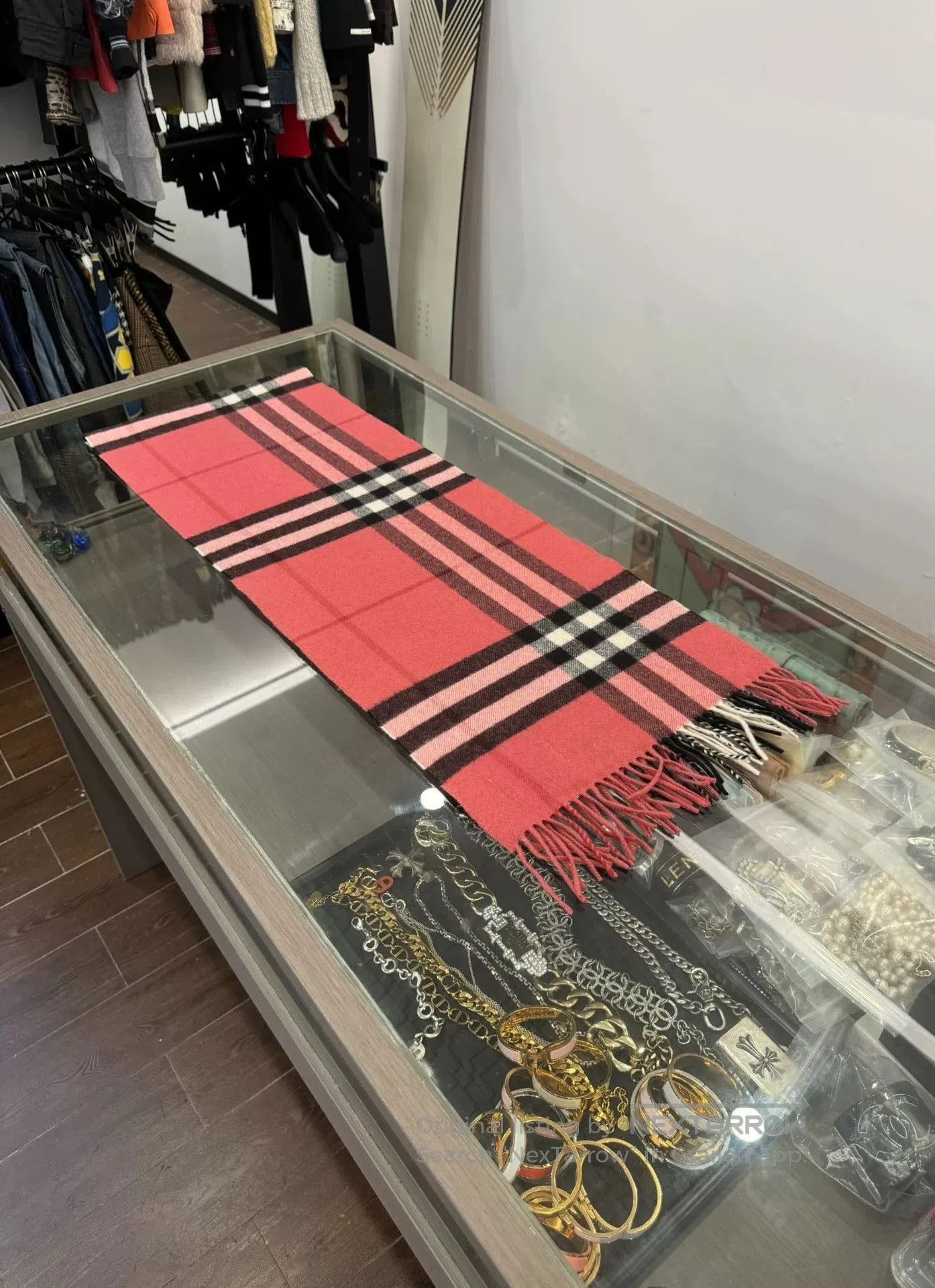 Burberry Burberry Pink Check Cashmere Scarf. Size ONE SIZE - 1 Thumbnail