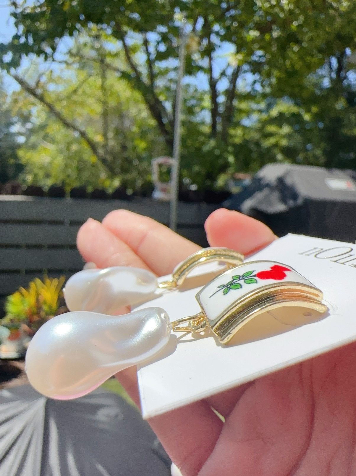 Designer Noir gold tone red rose frame white pearl drop earrings Size ONE SIZE - 2 Thumbnail