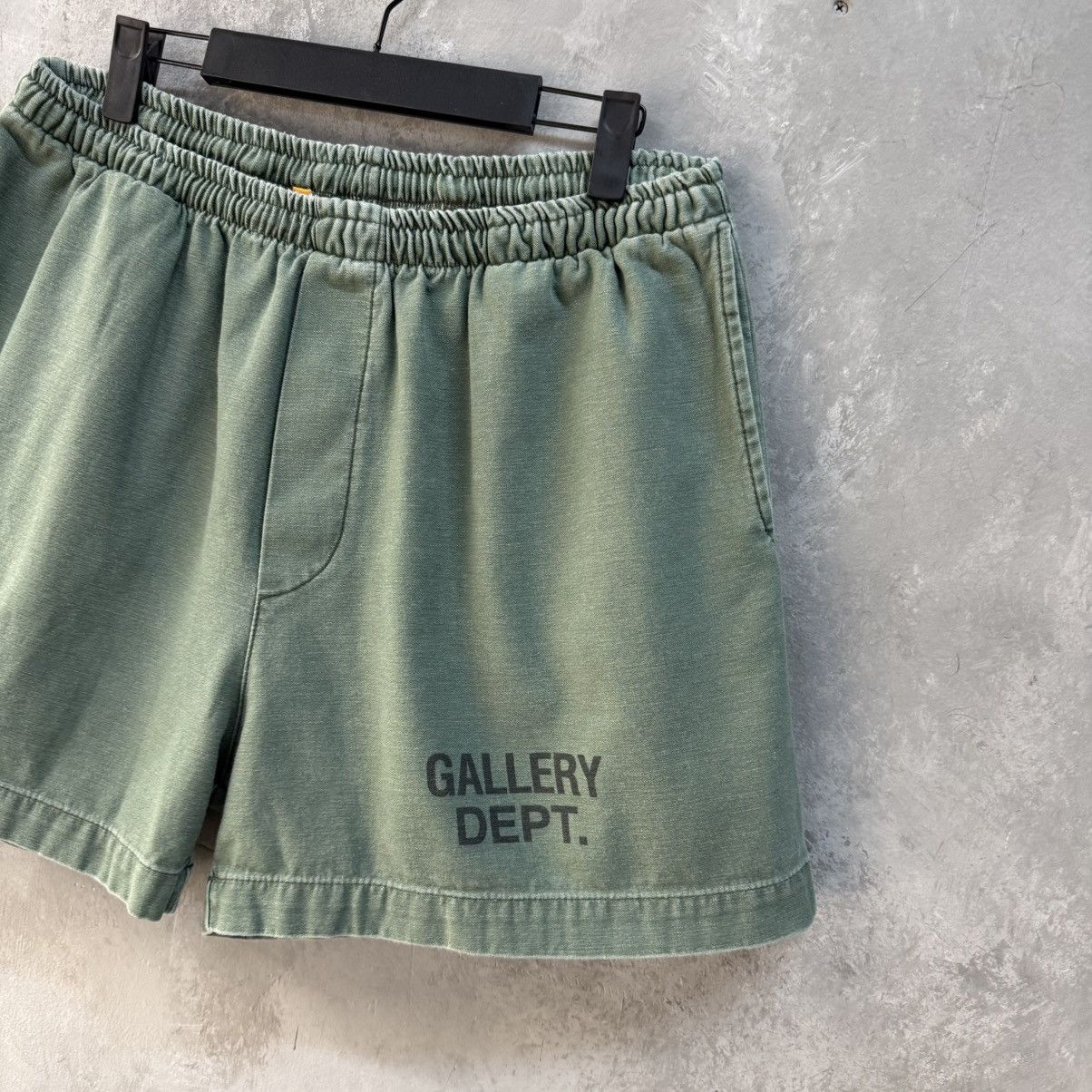 Gallery Dept. Gallery Dept. Zuma OG version Logo Shorts Size US 34 / EU 50 - 3 Thumbnail