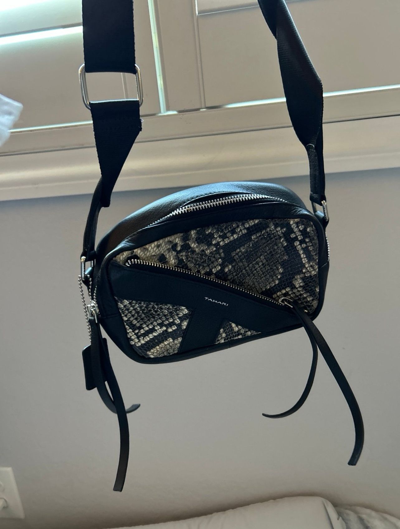 Elie Tahari Tahari Snakeskin Crossbody Purse - New without pricetag Size ONE SIZE - 2 Thumbnail