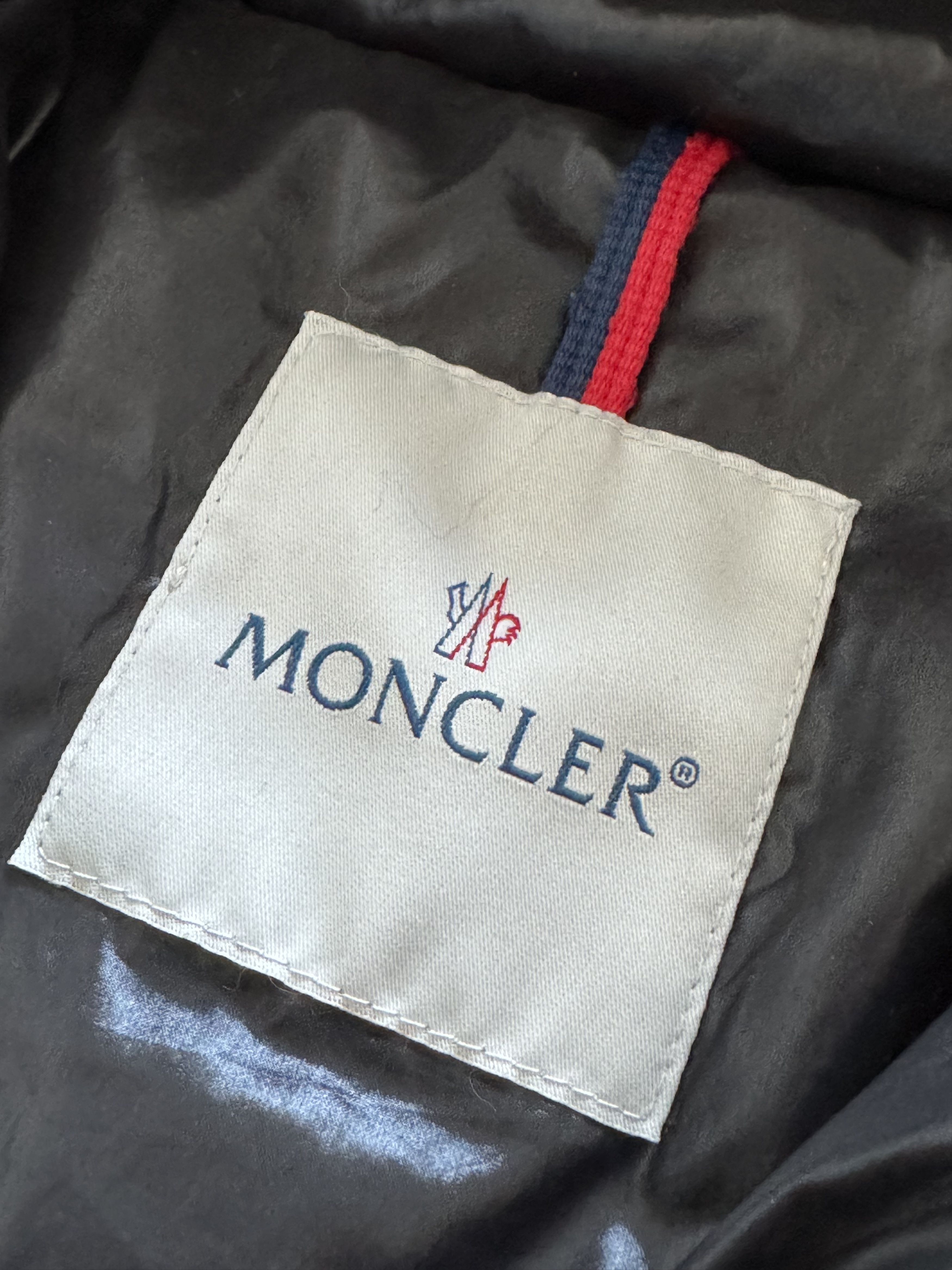 Moncler Moncler black embossed puffer jacket with fur Size M / US 6-8 / IT 42-44 - 9 Thumbnail