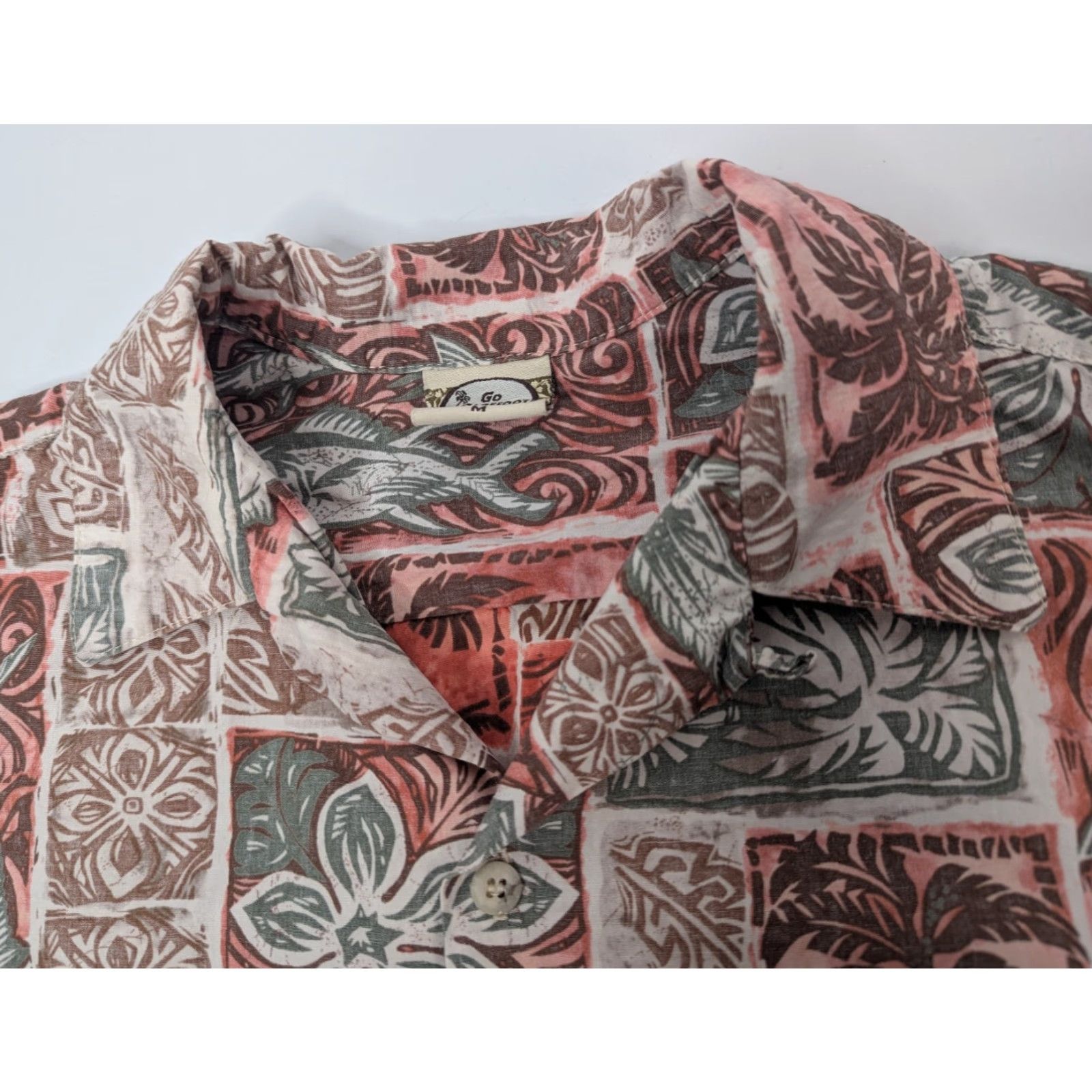 Vivobarefoot VINTAGE Go Barefoot Shirt Men's M Button-Up Collared Hawaiian Aloha Red Green Floral Short Sleeve Size US M / EU 48-50 / 2 - 6 Thumbnail