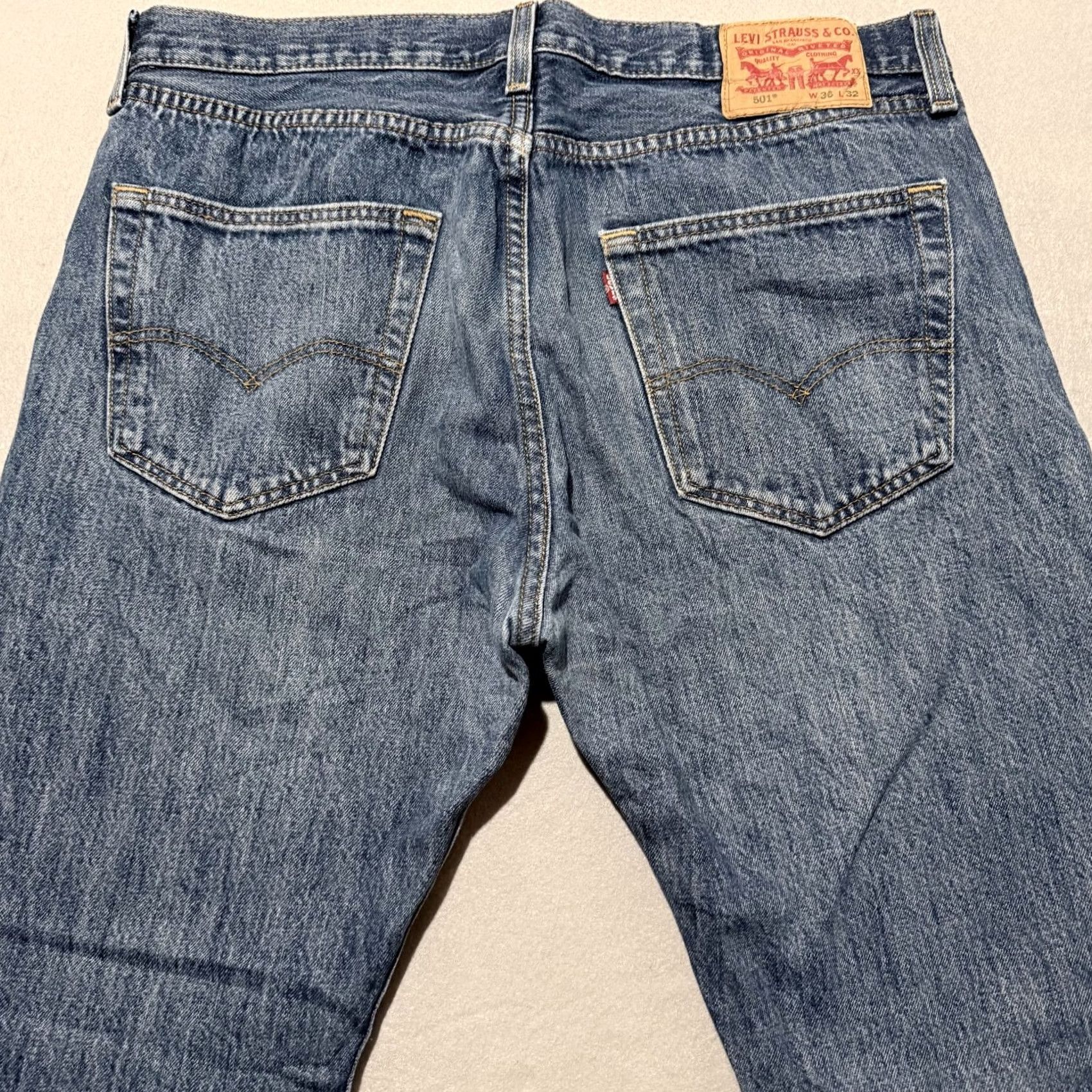 Levi's Levi's 501 Jeans Blue Denim Classic Straight Button Fly Distressed Faded 36X32 Size US 36 / EU 52 - 4 Thumbnail