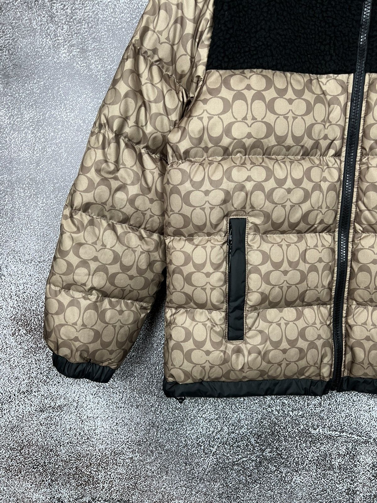 Coach Coach monogram signature Sherpa puffer jacket duck down Size US L / EU 52-54 / 3 - 3 Thumbnail