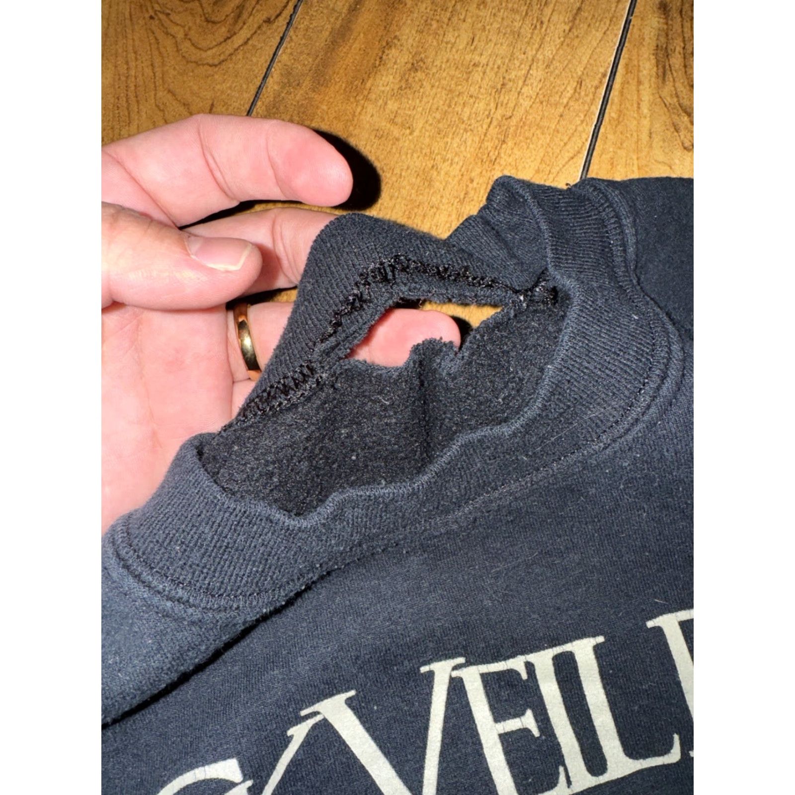 Vintage VINTAGE Black Veil Brides Crewneck Sweatshirt Black 22x25 Medium Size US M / EU 48-50 / 2 - 3 Thumbnail