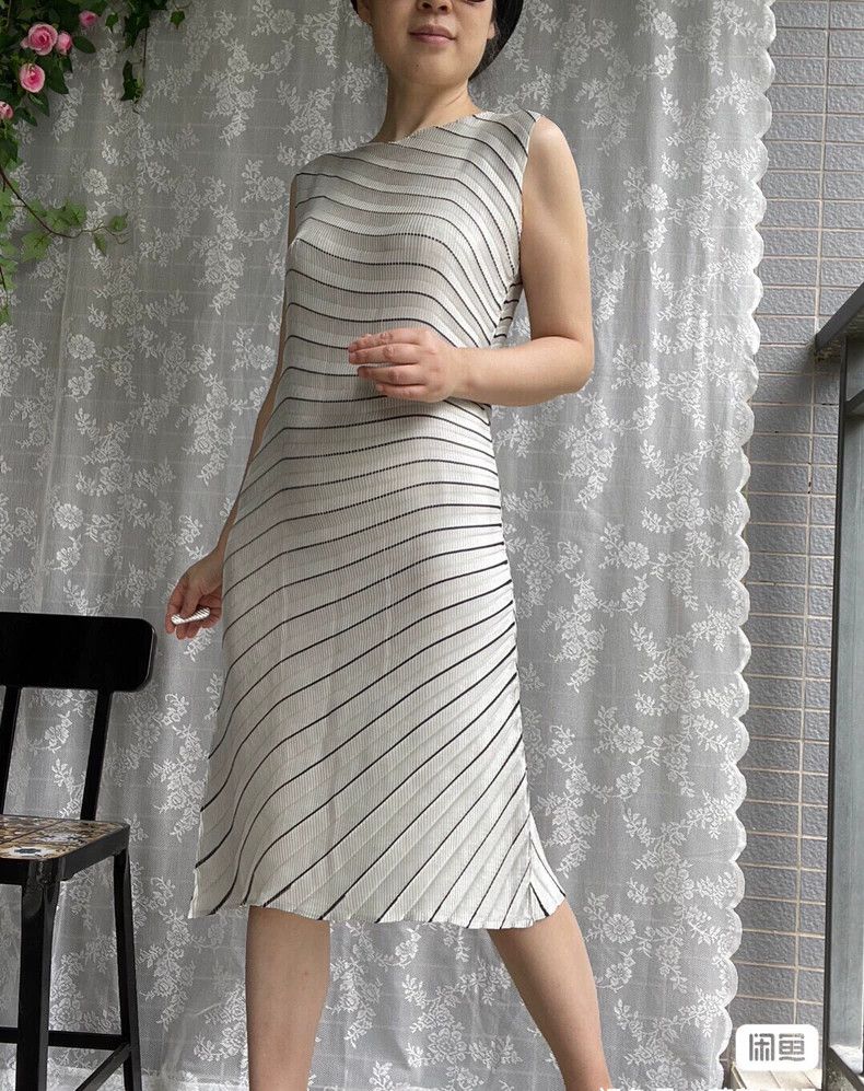 Issey Miyake Issey Miyake size:2 Grey vintage starlight dress Size S / US 4 / IT 40 - 1 Thumbnail