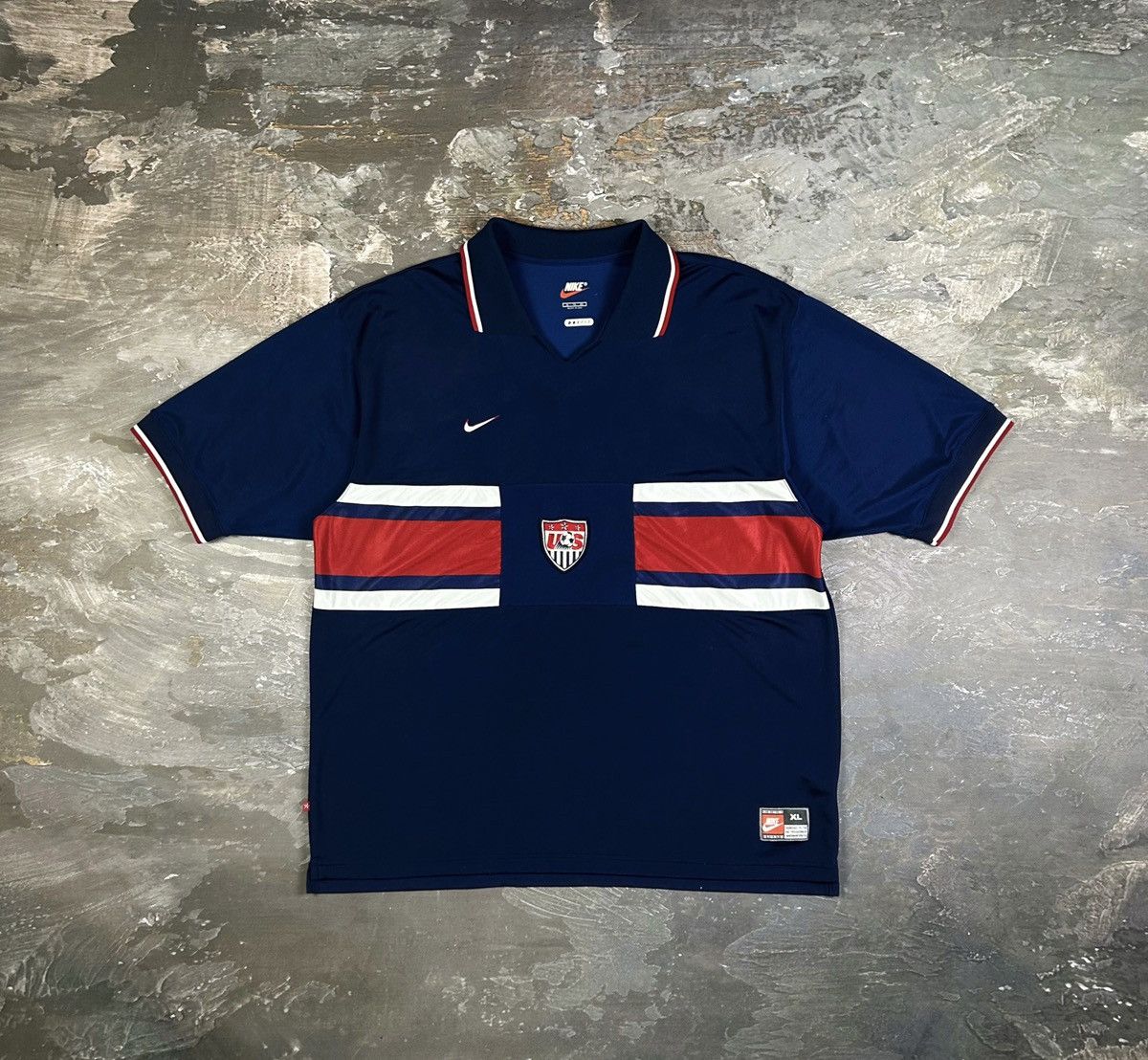 Nike Vintage Nike United States 95/98 Away USA National Jersey Size US XL / EU 56 / 4 - 1 Thumbnail