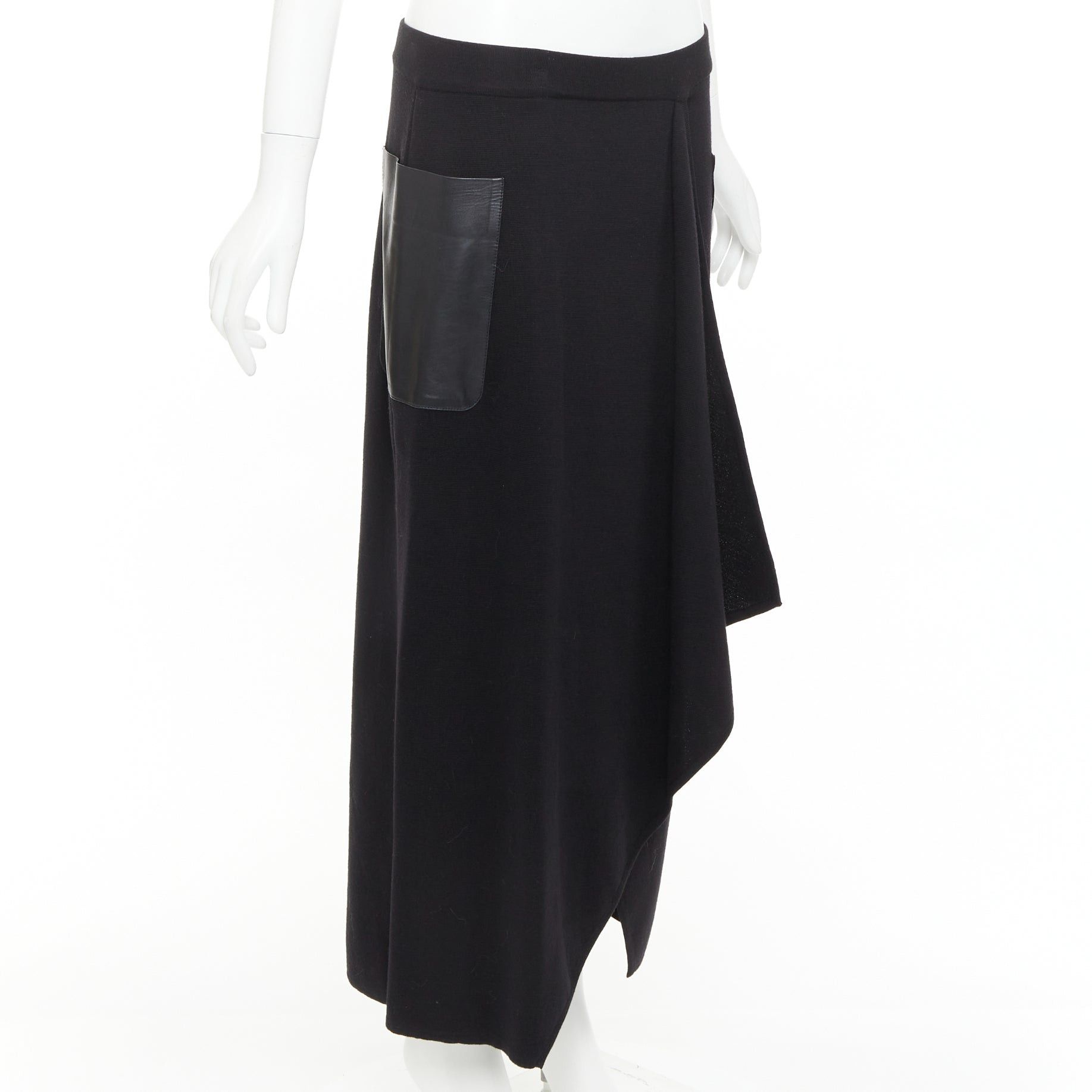 Max Mara MAX MARA black leather patch pocket drape front mid waist midi skirt Size 35" - 1 Thumbnail