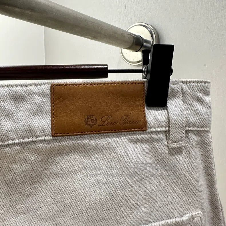 Loro Piana Loro Piana Logo leather patch white denim trousers Size 28" / US 6 / IT 42 - 7 Thumbnail