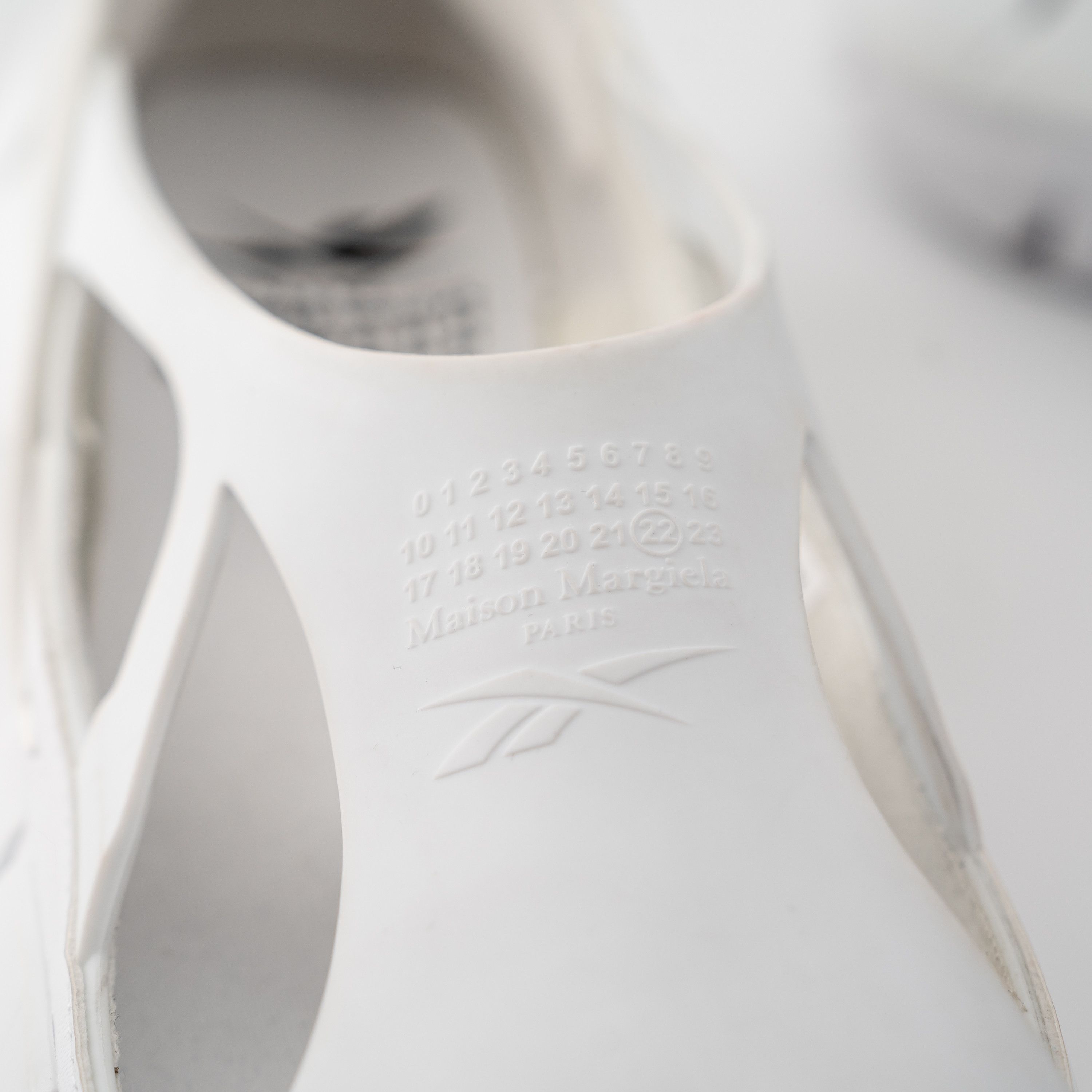 Maison Margiela × Reebok 8 Maison Margiela Reebok White Croafer Slip On Project 0 CR Size US 8 / EU 41 - 6 Thumbnail