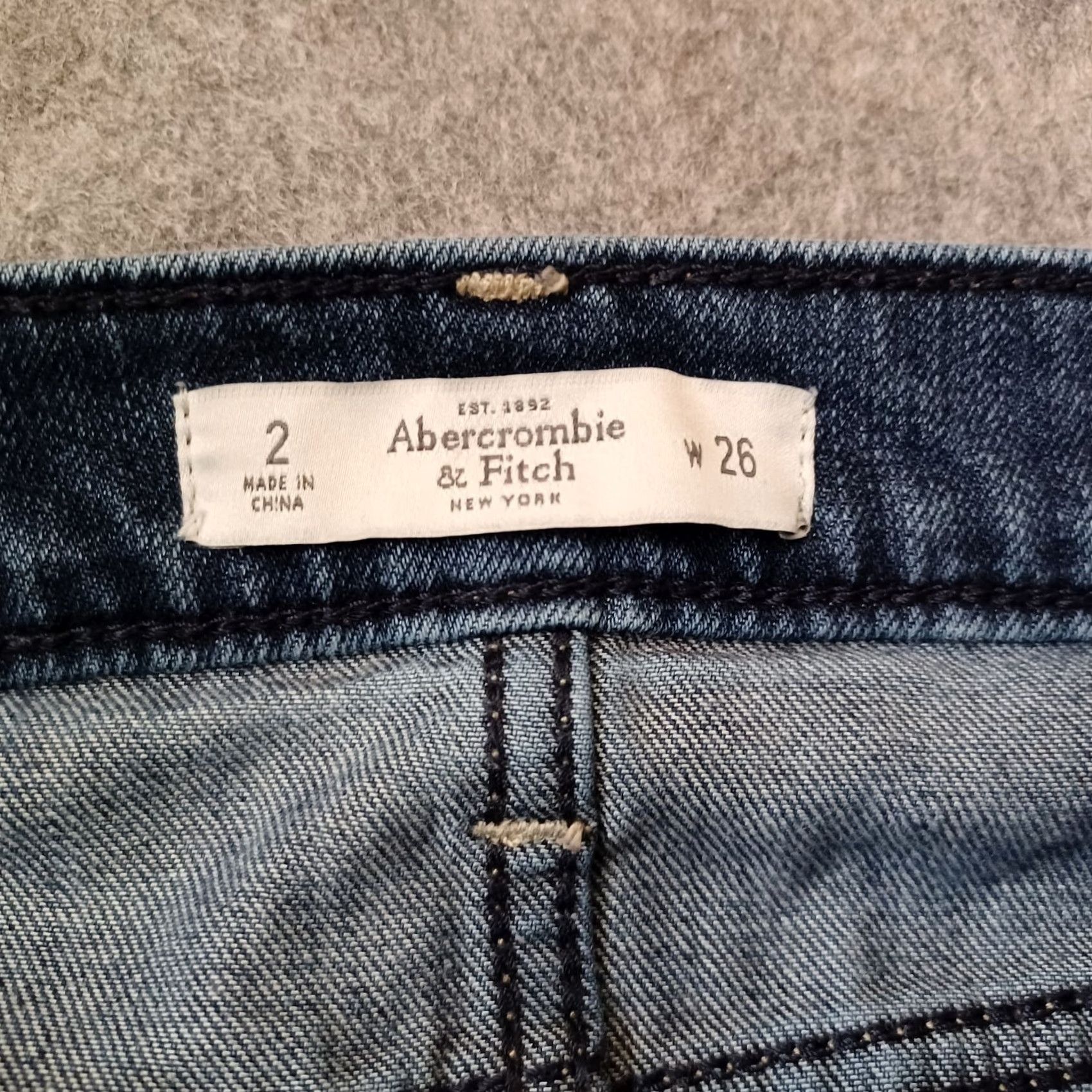 Abercrombie & Fitch Abercrombie & Fitch Jeans Women 2 26 Blue Distressed Medium Wash 31x26 Classic Tapered Jeans Womens Jeans Size 26" / US 2 / IT 38 - 2 Thumbnail